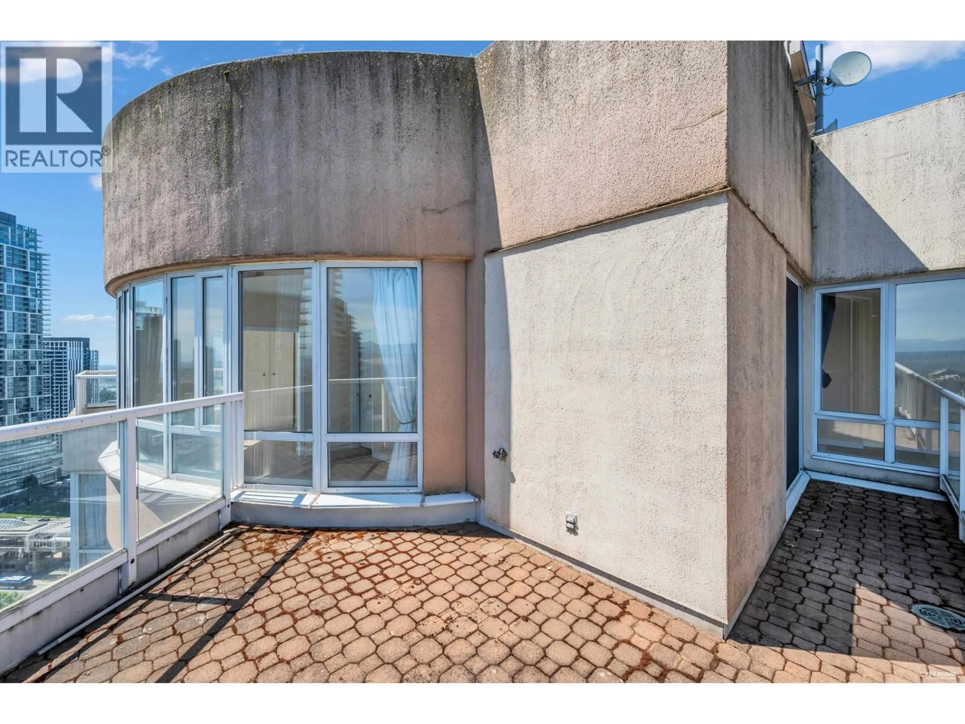 Indoor foyer for 2804 - 6220 MCKAY AVENUE, Burnaby British Columbia V5H4M8