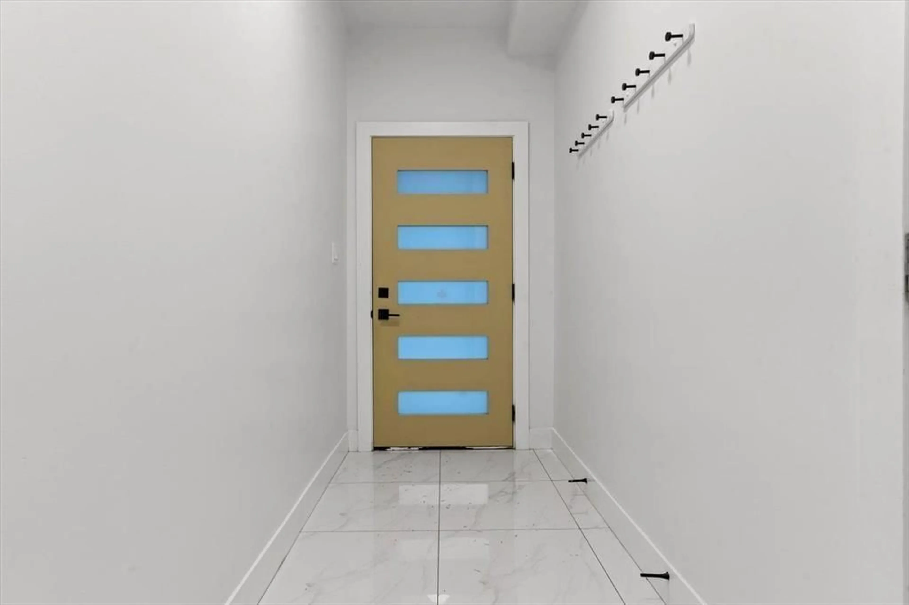 Indoor entryway for 6 - 45608 BERNARD AVENUE, Chilliwack British Columbia V2P1H8