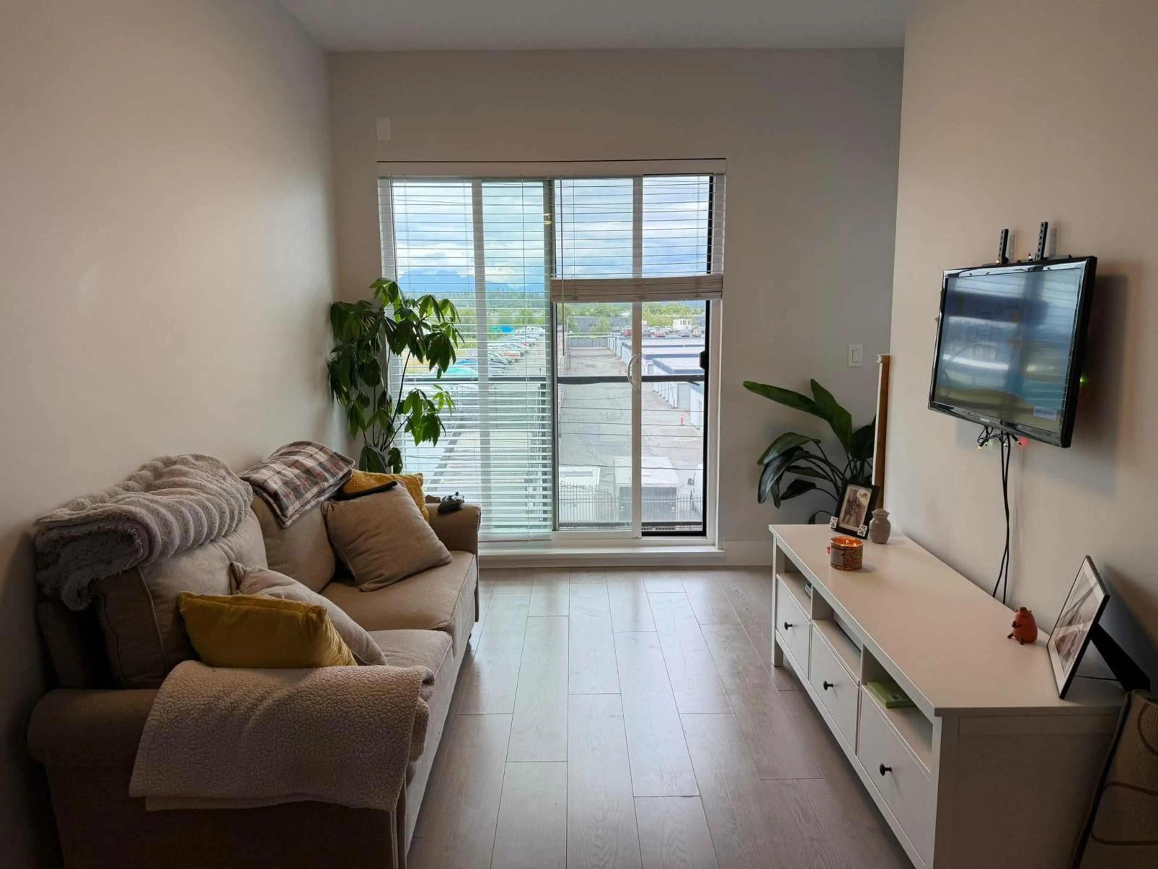 Living room with furniture, unknown for 317 - 20360 LOGAN AVENUE, Langley British Columbia V3A0P5