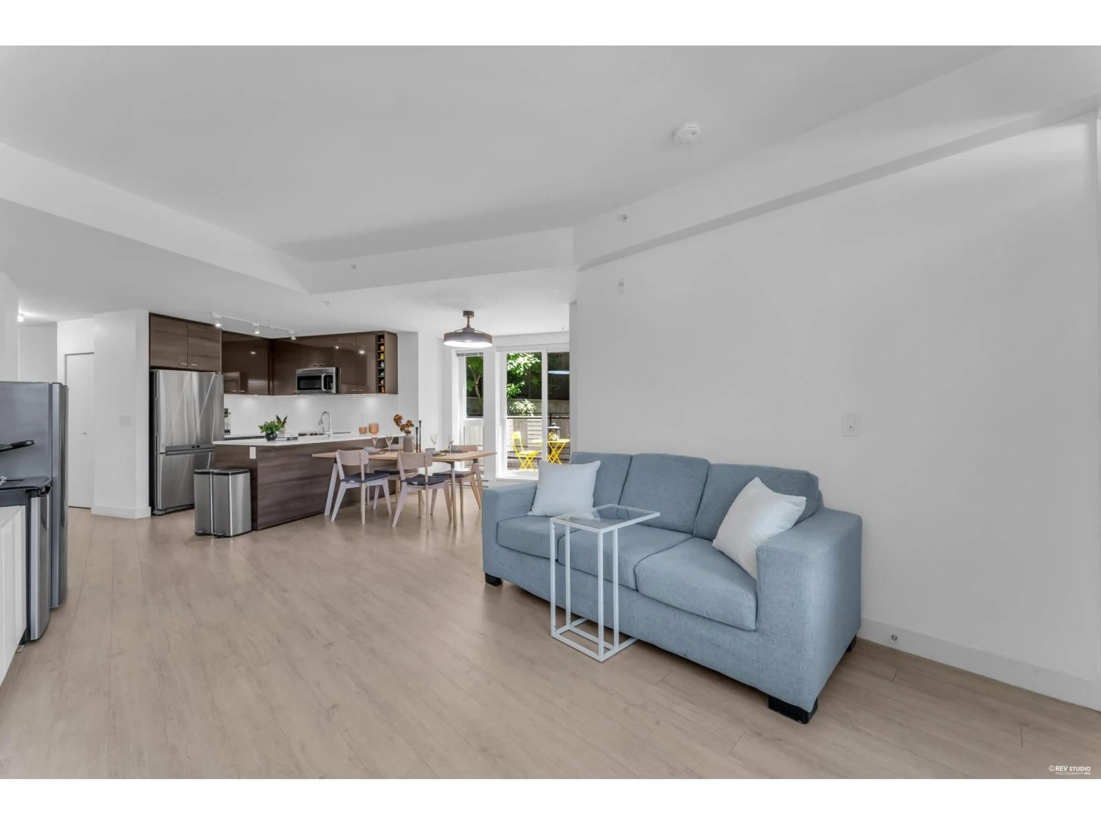 Living room with furniture, unknown for 4 - 13931 FRASER HIGHWAY, Surrey British Columbia V3T4E6