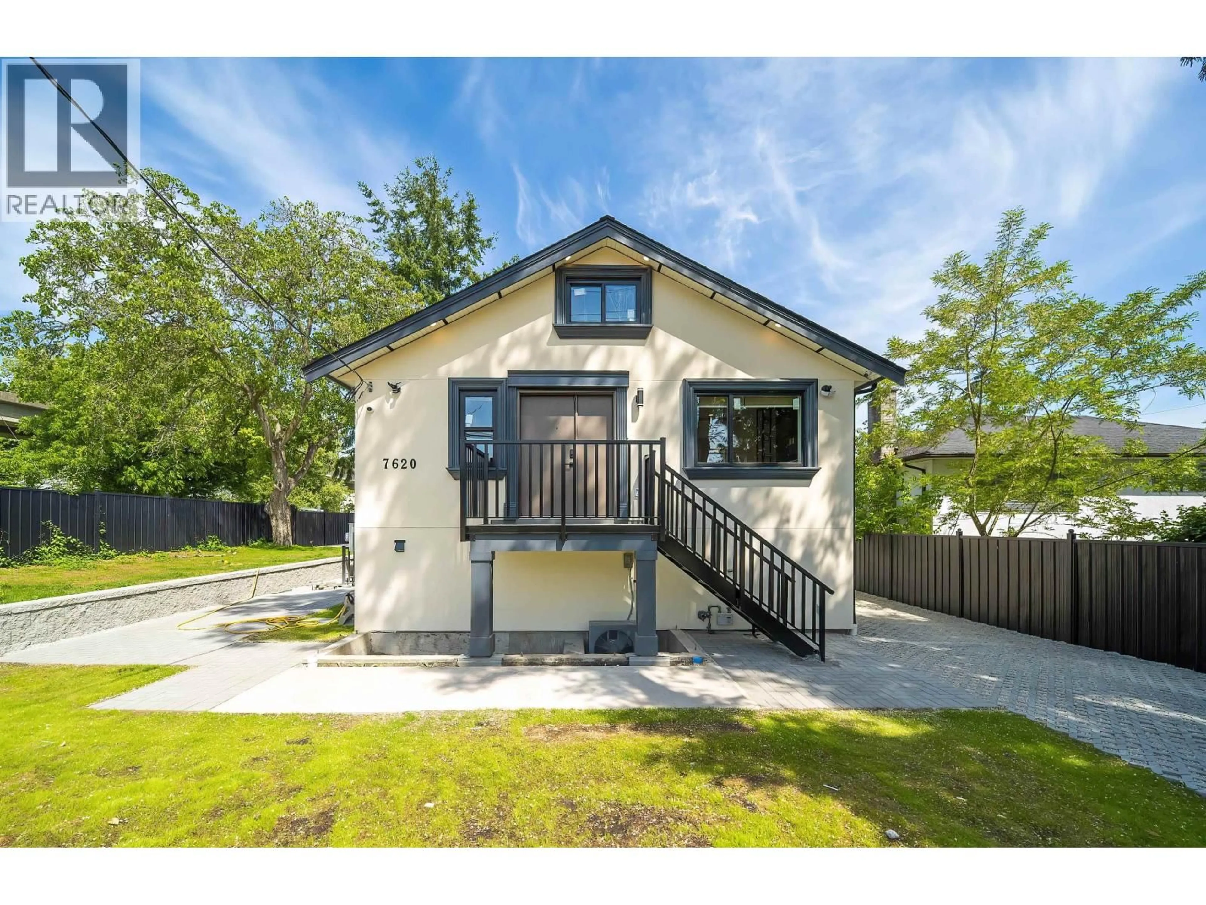 A pic from outside/outdoor area/front of a property/back of a property/a pic from drone, street for 7620 GILLEY AVENUE, Burnaby British Columbia V5J4X8