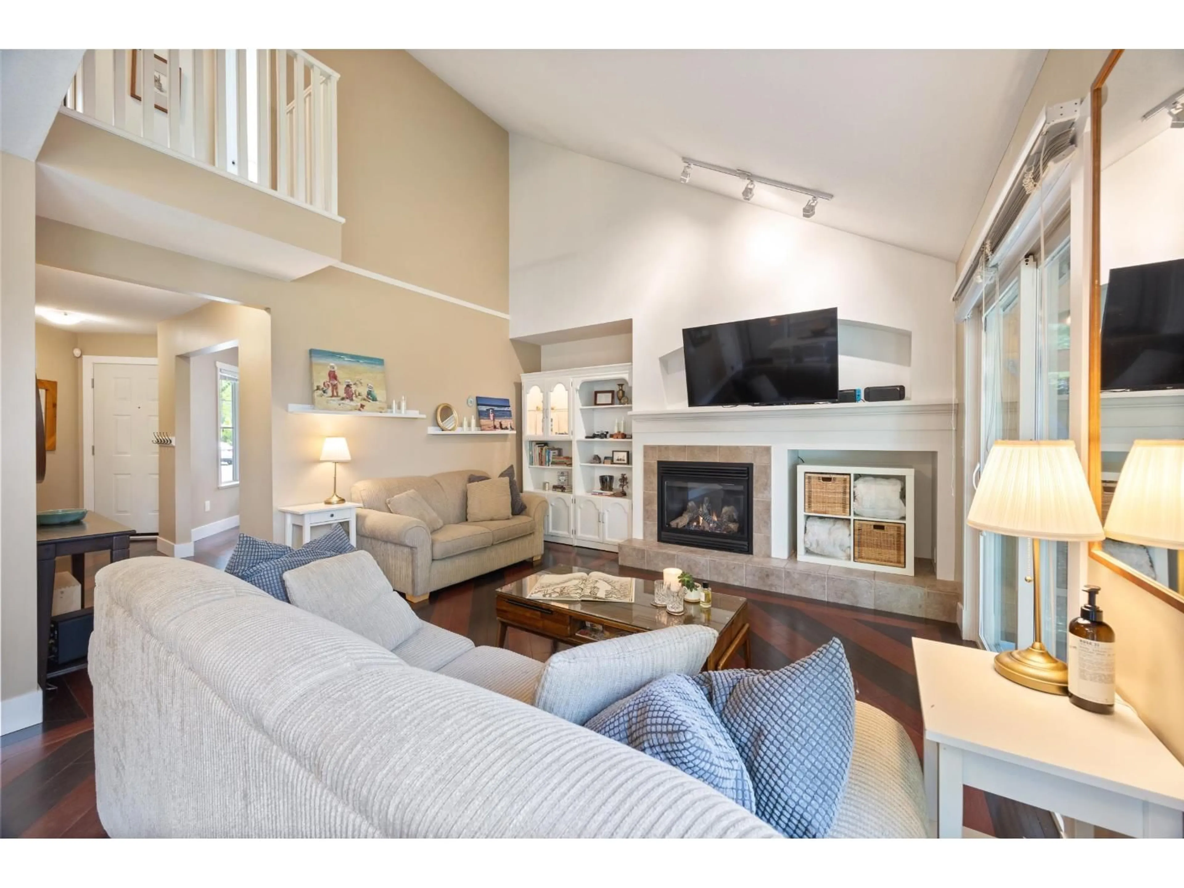 Living room with furniture, unknown for 85 - 17097 64 AVENUE, Surrey British Columbia V3S1Y5