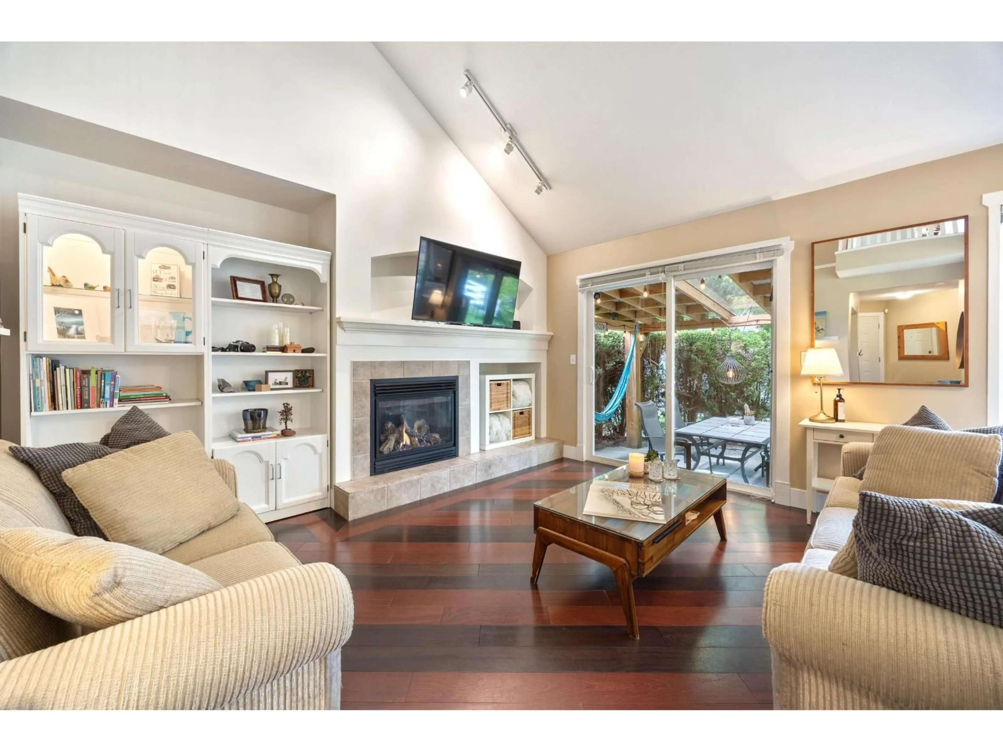 Living room with furniture, unknown for 85 - 17097 64 AVENUE, Surrey British Columbia V3S1Y5