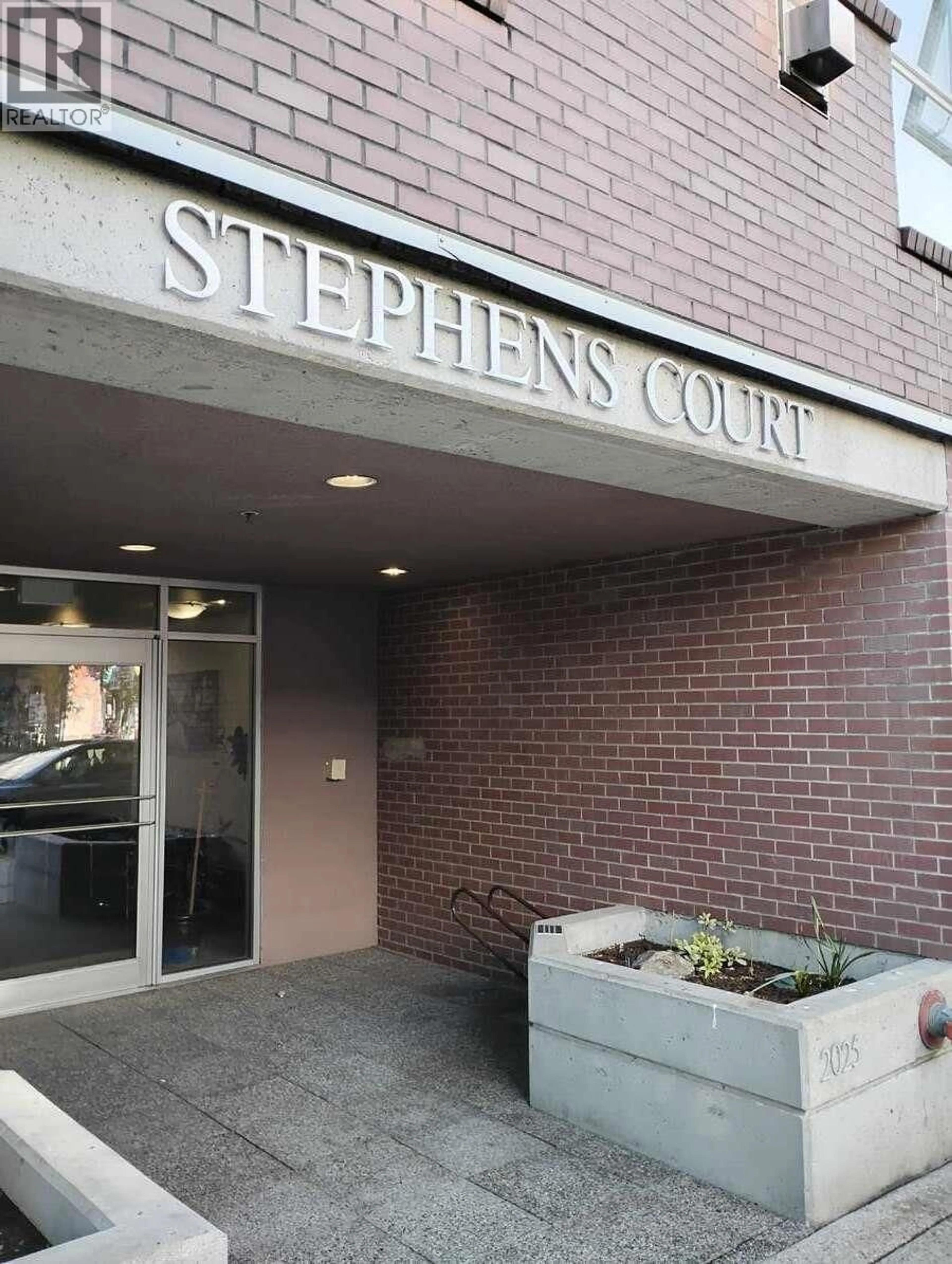 Indoor foyer for 311 - 2025 STEPHENS STREET, Vancouver British Columbia V6K3W2