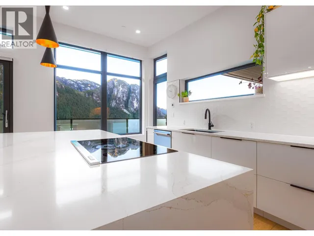 2193 CRUMPIT WOODS DRIVE, Squamish 4