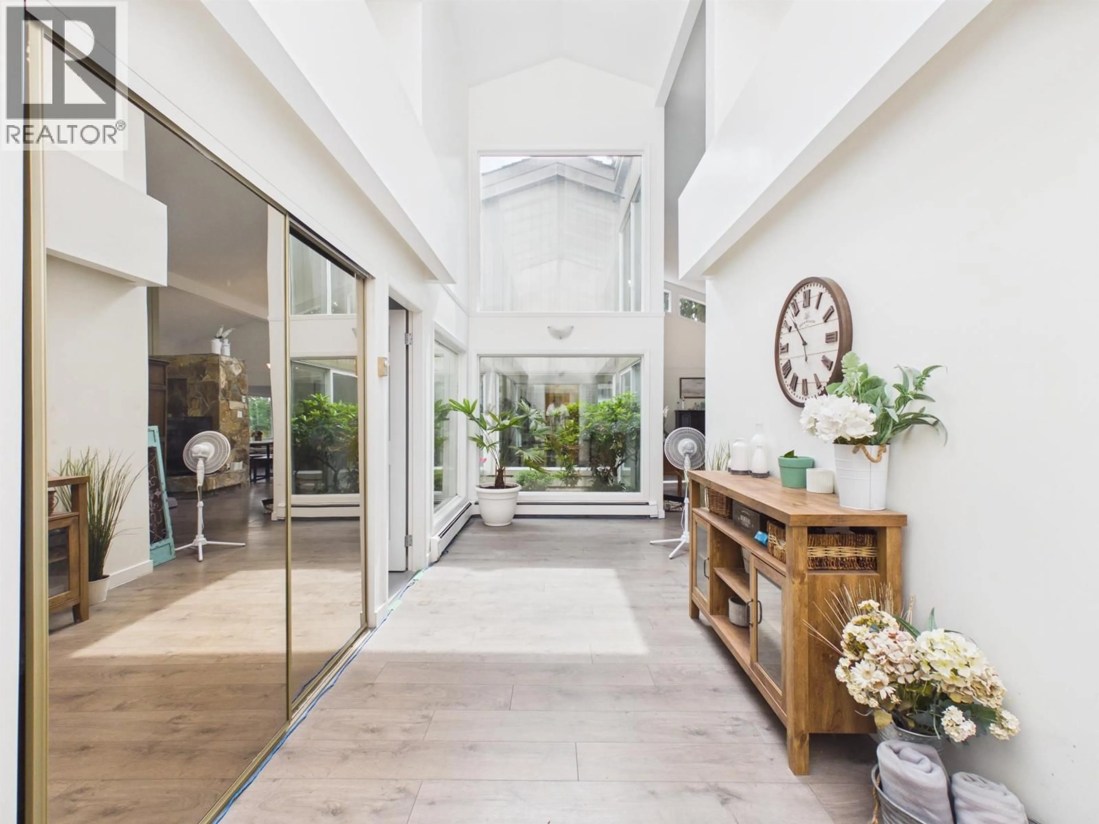 Indoor entryway for 3180 WESTMOUNT PLACE, Vancouver British Columbia V7V3G3