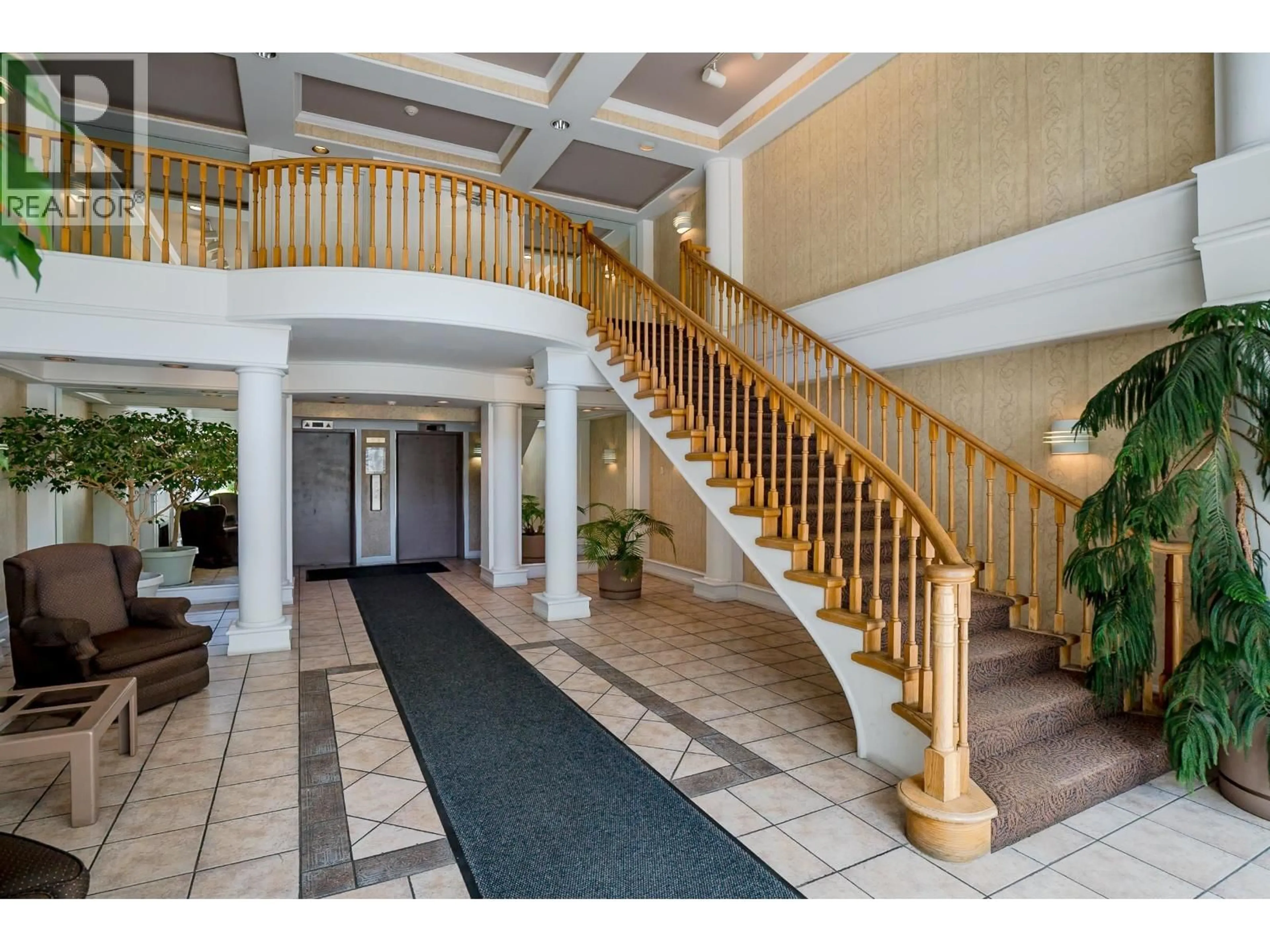 Indoor foyer for 1504 - 6631 MINORU BOULEVARD, Richmond British Columbia V6Y1Z1