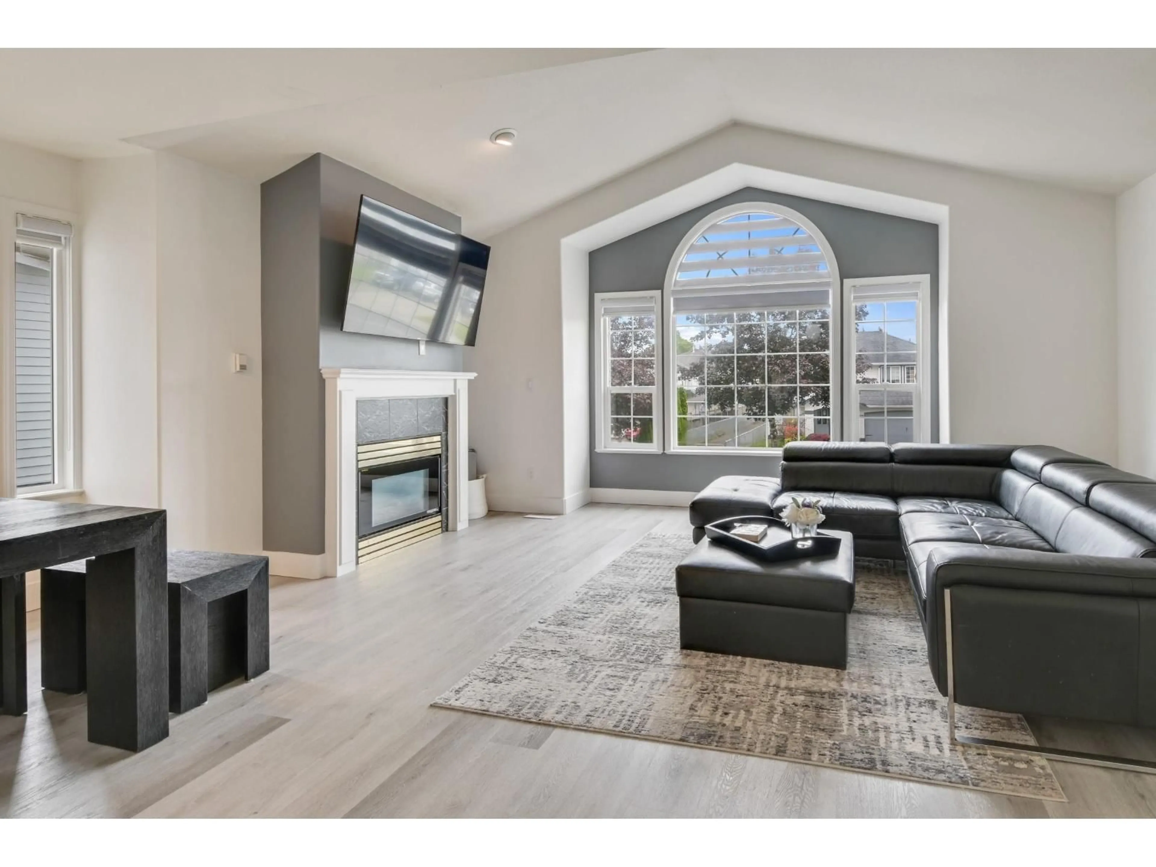 Living room with furniture, unknown for 5047 215 STREET, Langley British Columbia V3A5B9