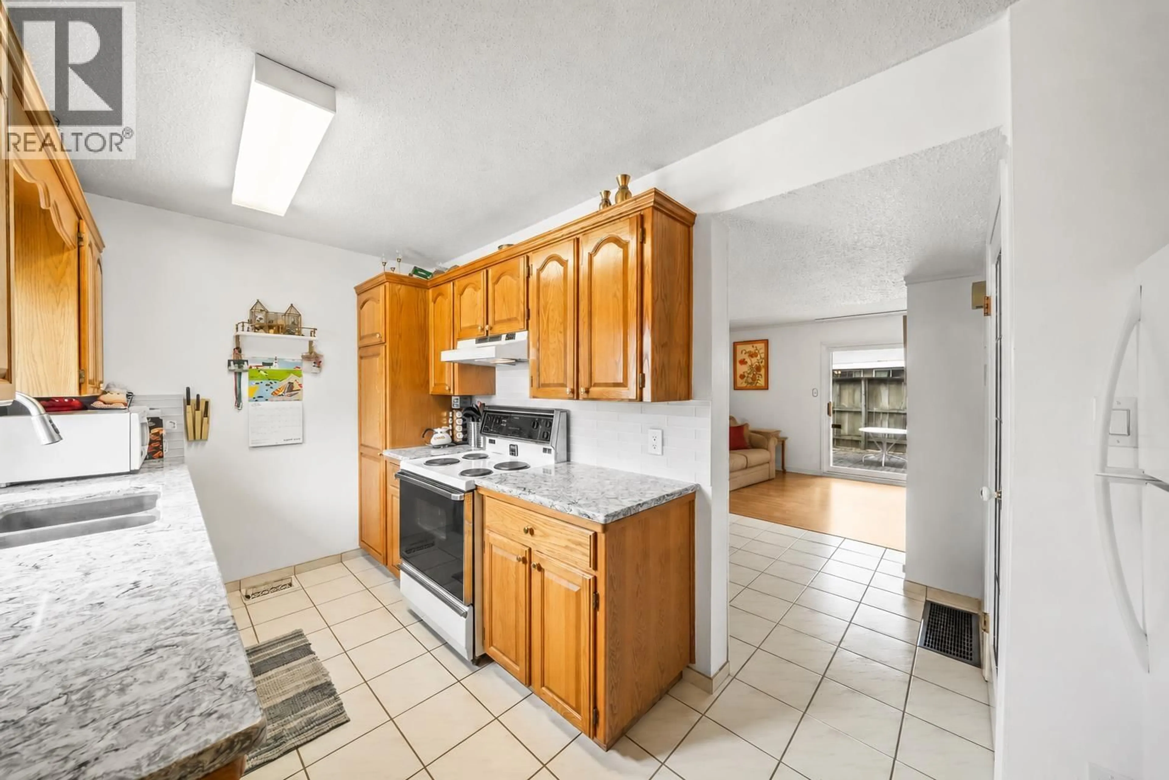 Standard kitchen, ceramic/tile floor for 5 - 3550 49TH AVENUE, Vancouver British Columbia V5S1M4