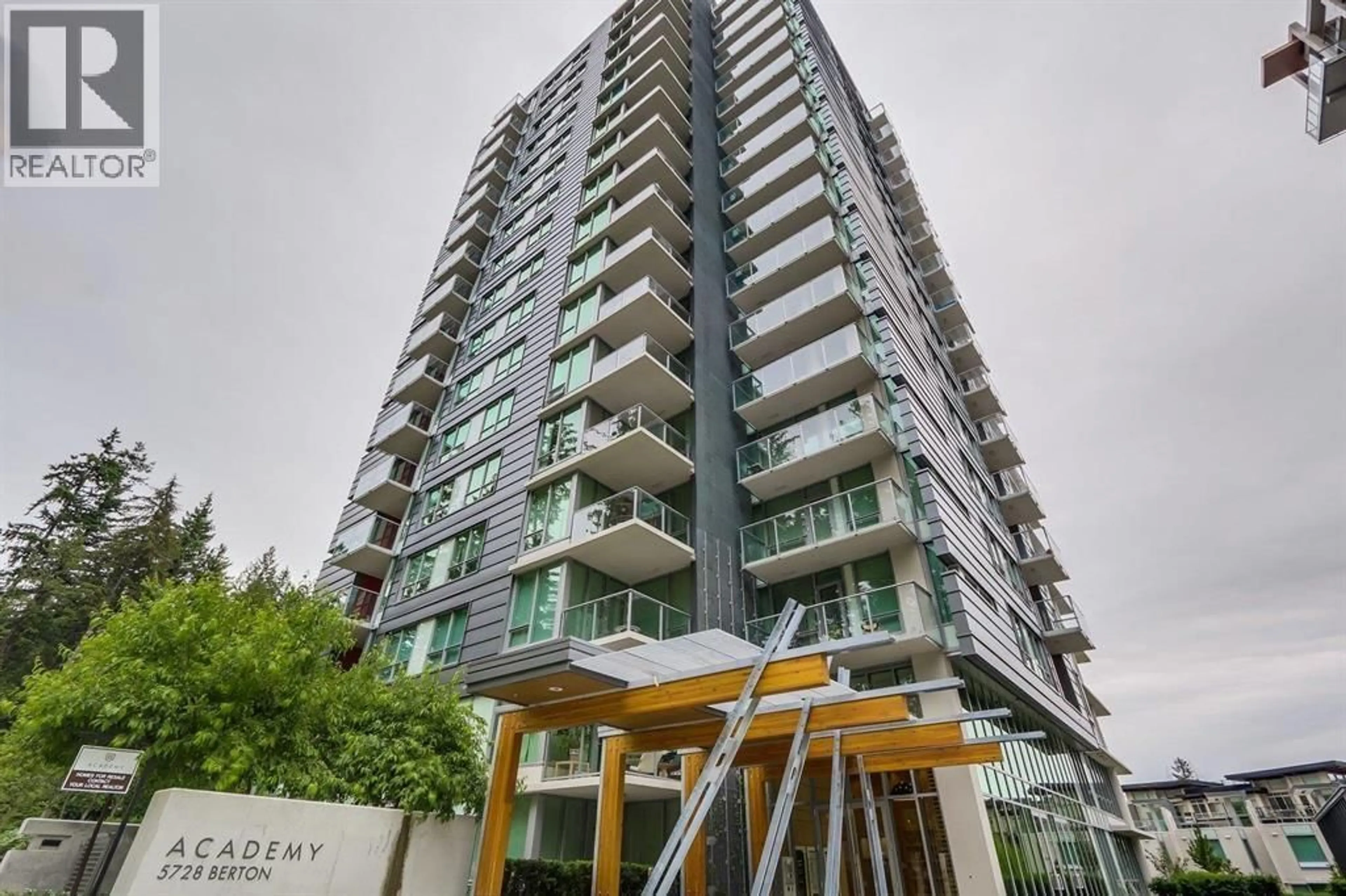Indoor foyer for PH7 - 5728 BERTON AVENUE, Vancouver British Columbia V6S0E5