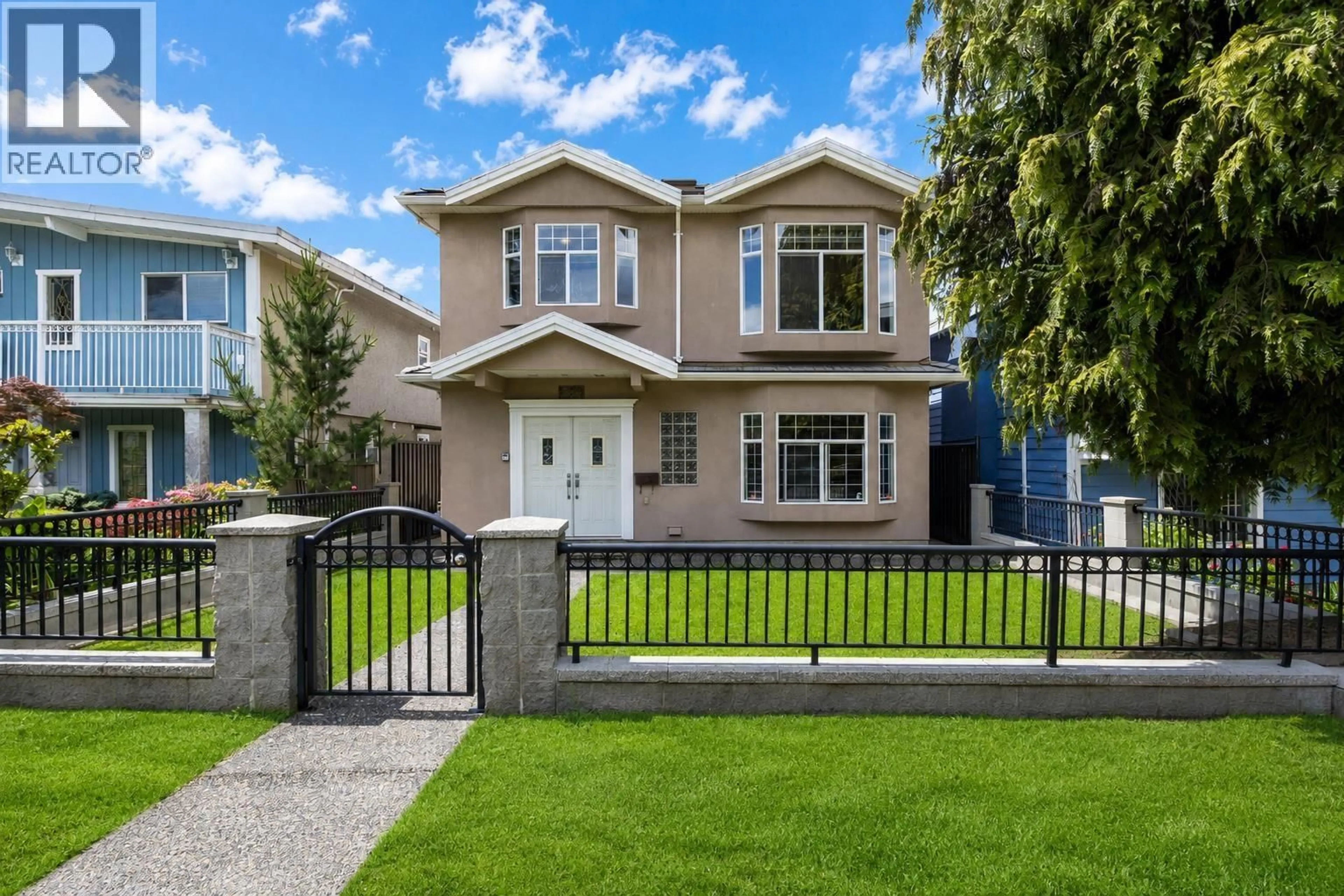 Home with vinyl exterior material, street for 3281 RENFREW STREET, Vancouver British Columbia V5M3L2