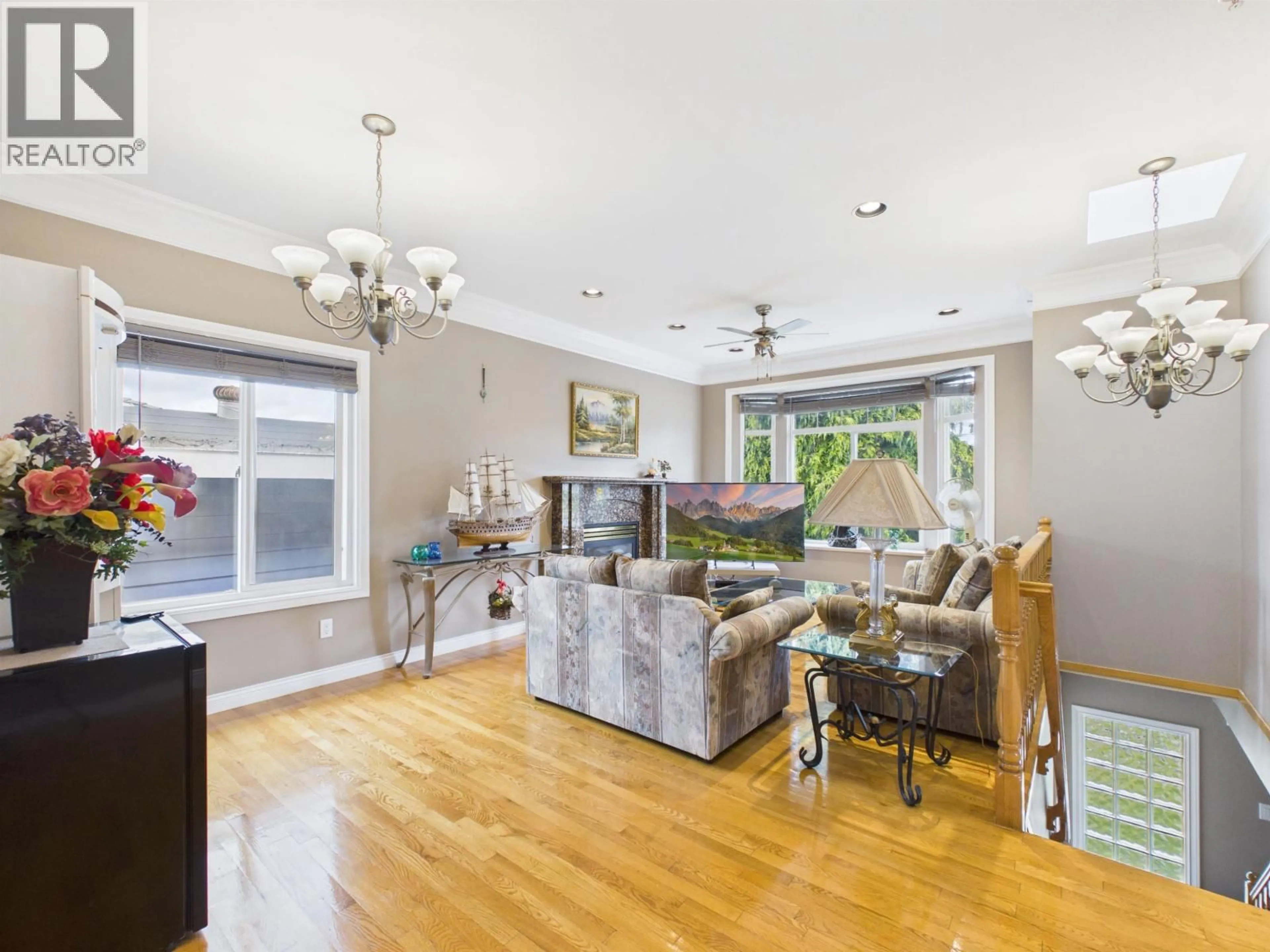 Living room with furniture, wood/laminate floor for 3281 RENFREW STREET, Vancouver British Columbia V5M3L2