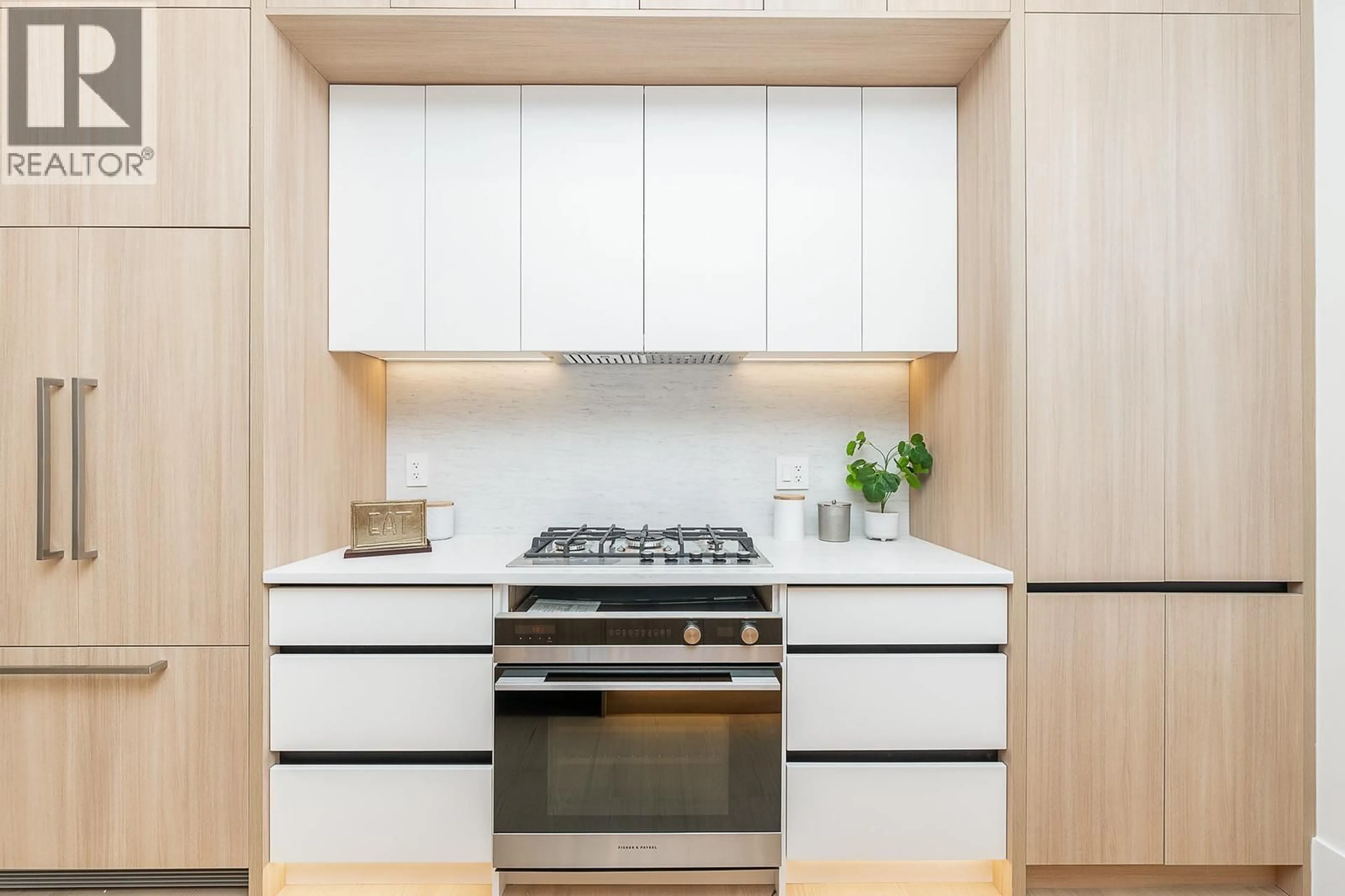 Contemporary kitchen, wood/laminate floor for 1 - 4828 ALBERT STREET, Burnaby British Columbia V5C2H3