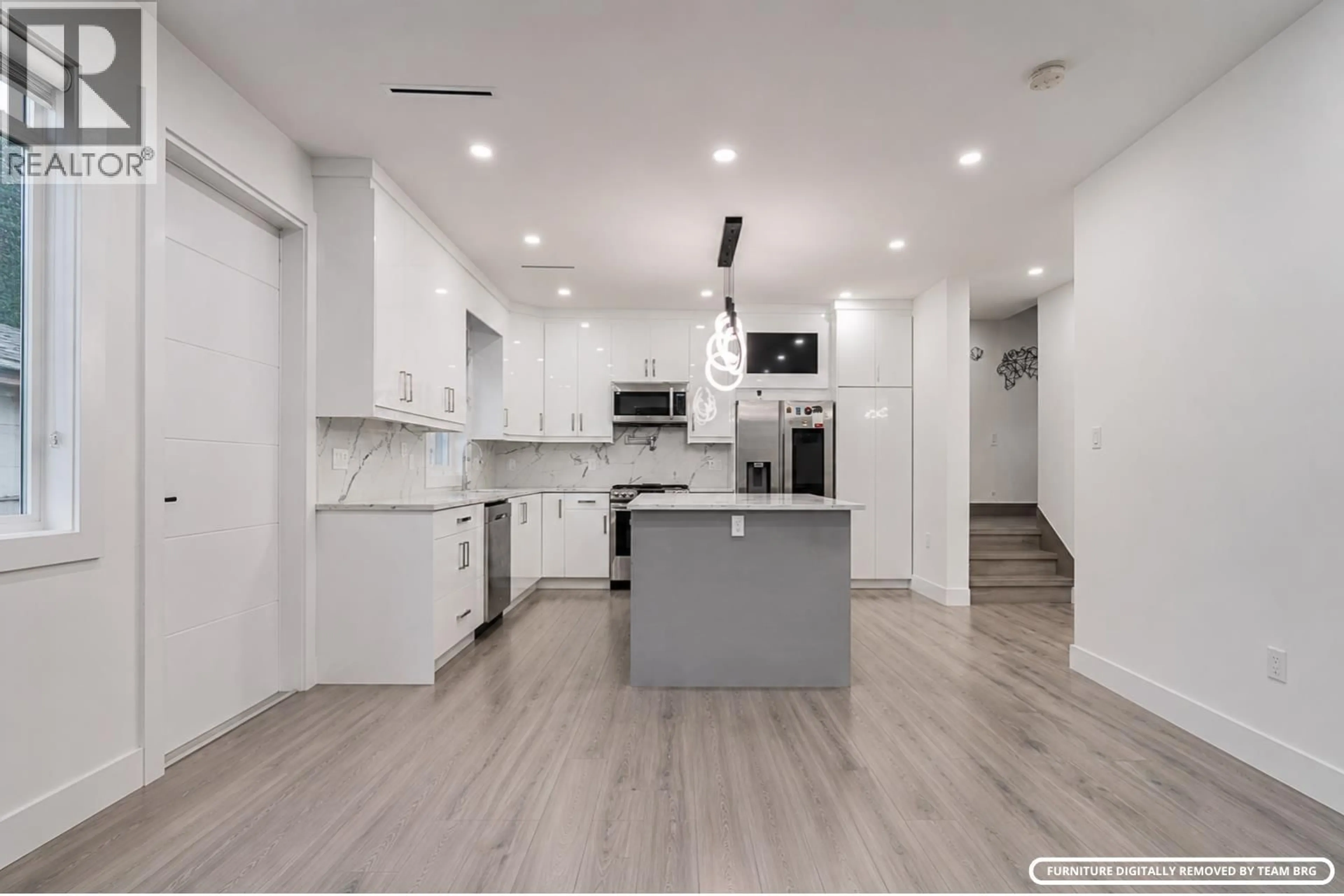 Open concept kitchen, ceramic/tile floor for 2 - 4675 CANADA WAY, Burnaby British Columbia V5G1K9