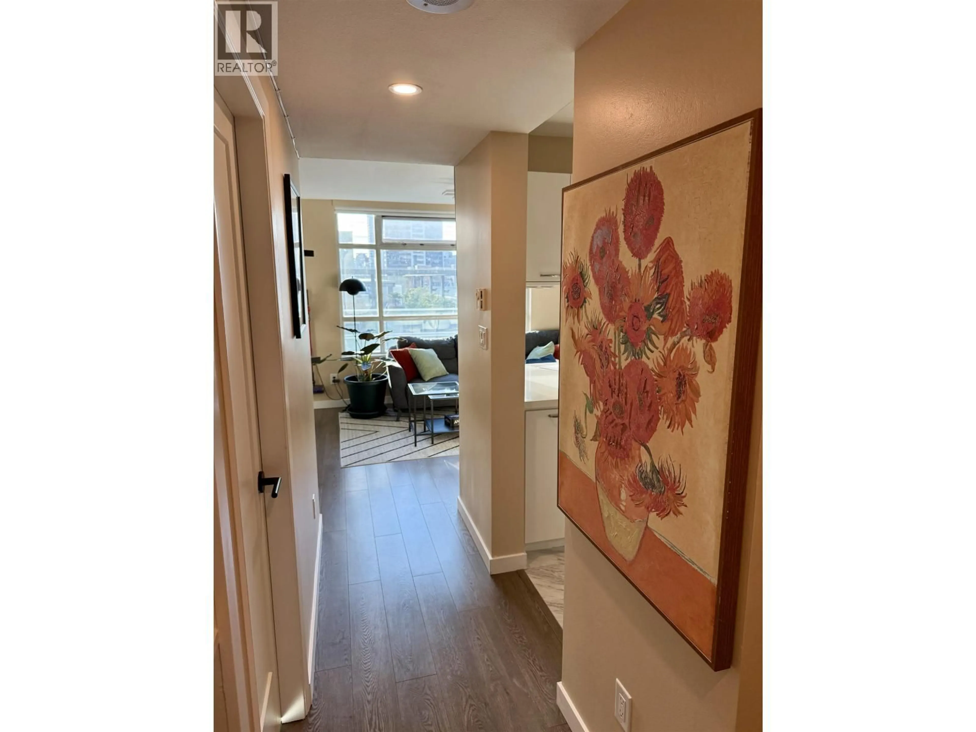 Indoor entryway for 1701 - 438 SEYMOUR STREET, Vancouver British Columbia V6B6H4