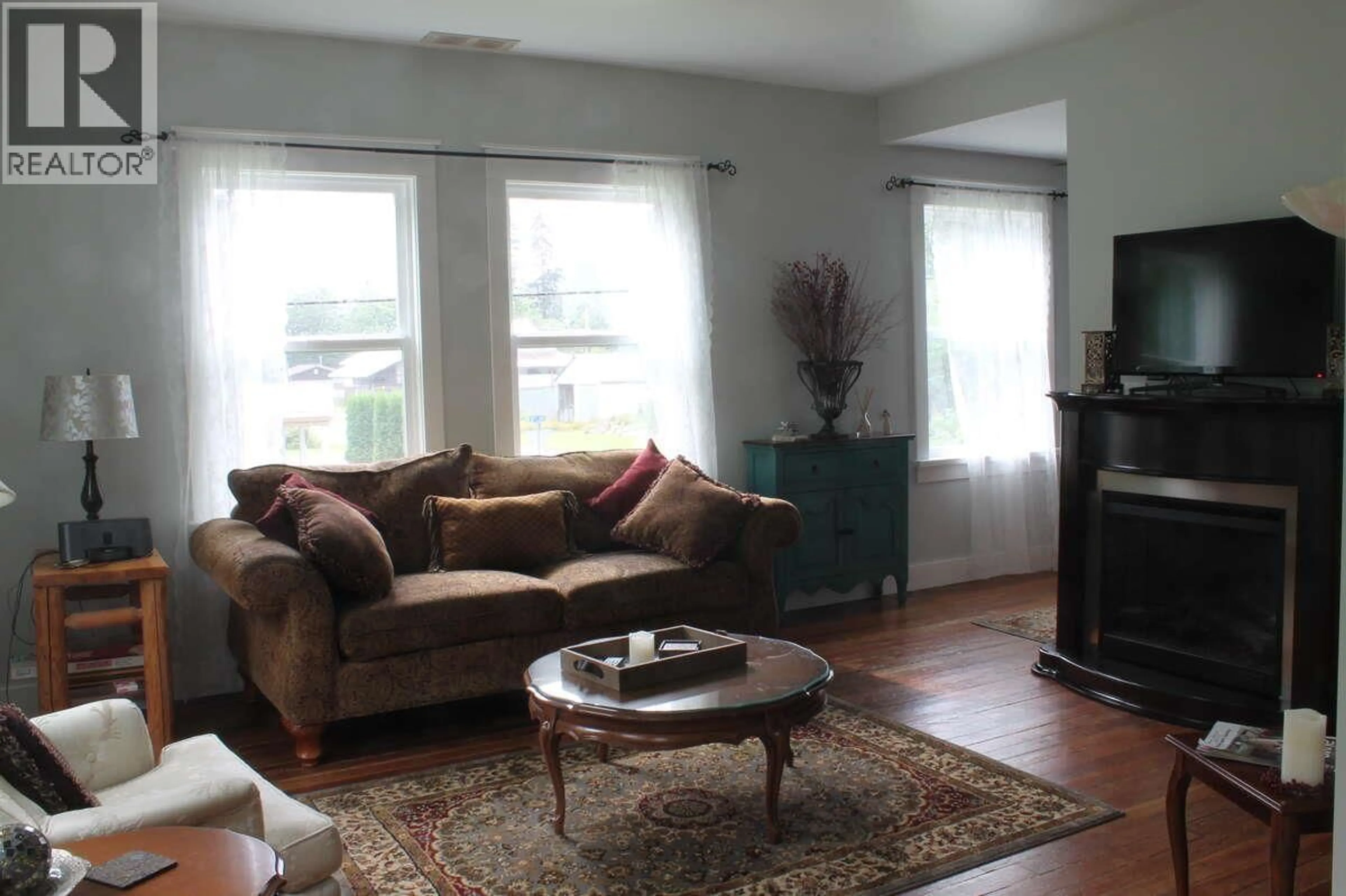 Living room with furniture, unknown for 301 8TH AVENUE, Stewart British Columbia V0T1W0
