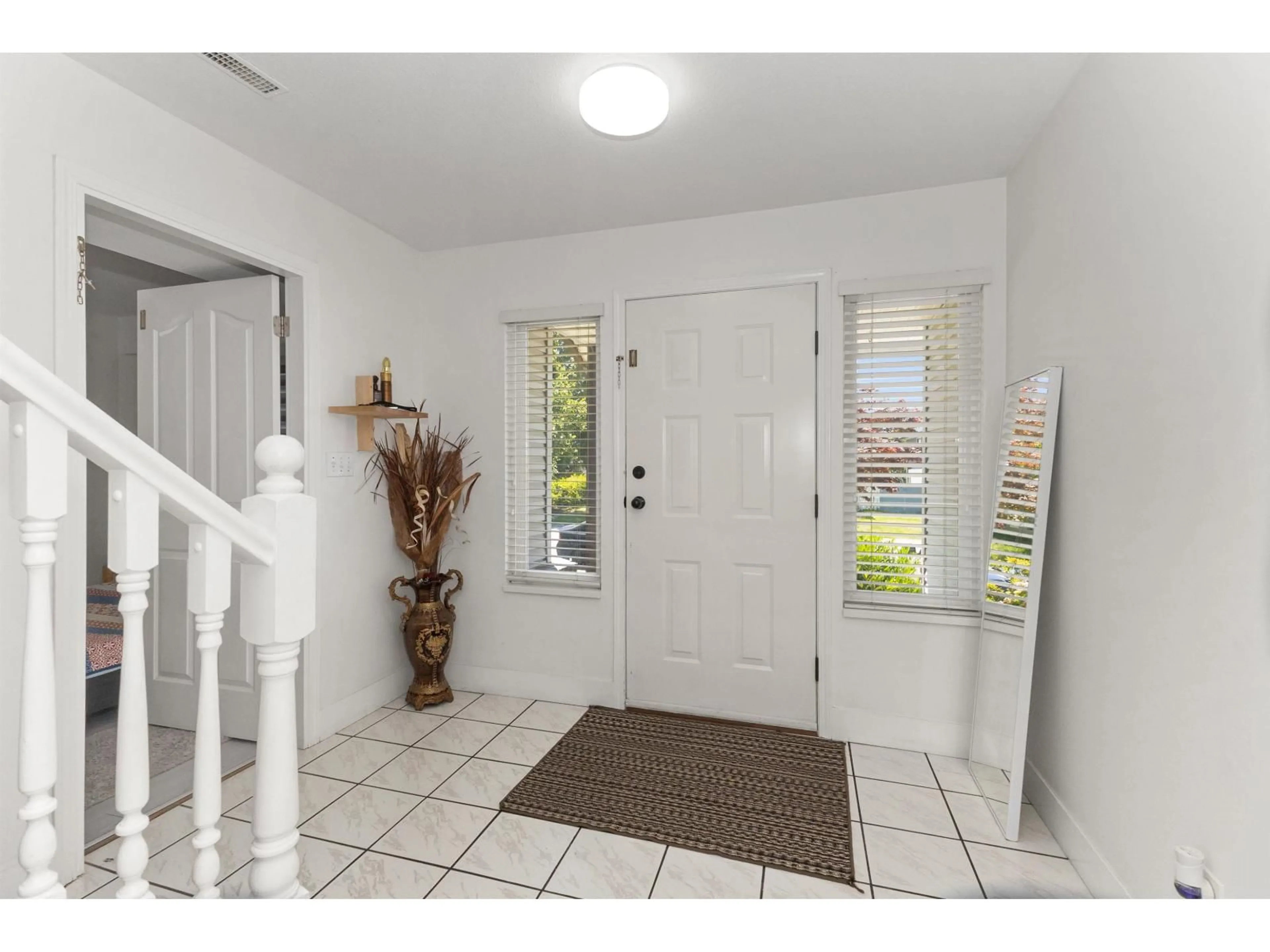 Indoor entryway for 31279 WAGNER DRIVE, Abbotsford British Columbia V2T5G1