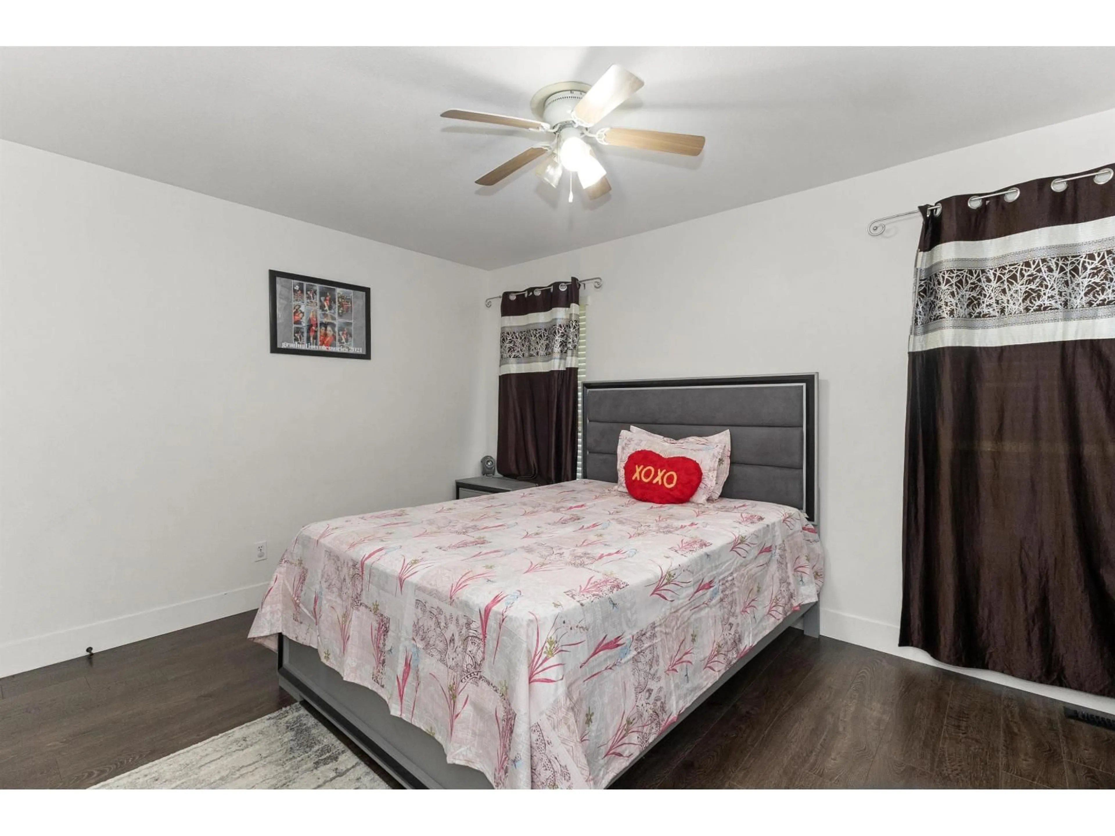 Bedroom with bed, wood/laminate floor for 31279 WAGNER DRIVE, Abbotsford British Columbia V2T5G1