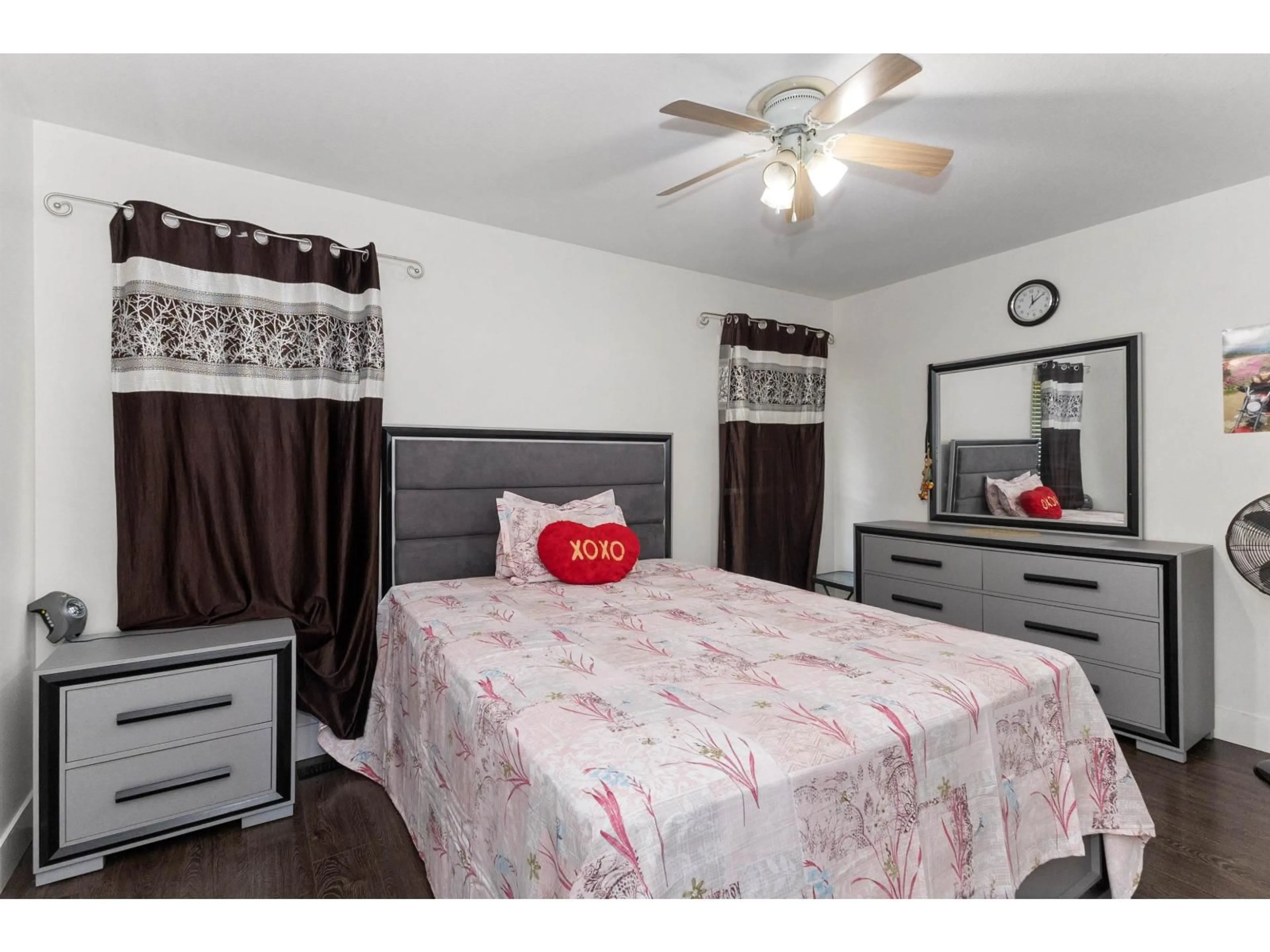 Bedroom with bed, wood/laminate floor for 31279 WAGNER DRIVE, Abbotsford British Columbia V2T5G1