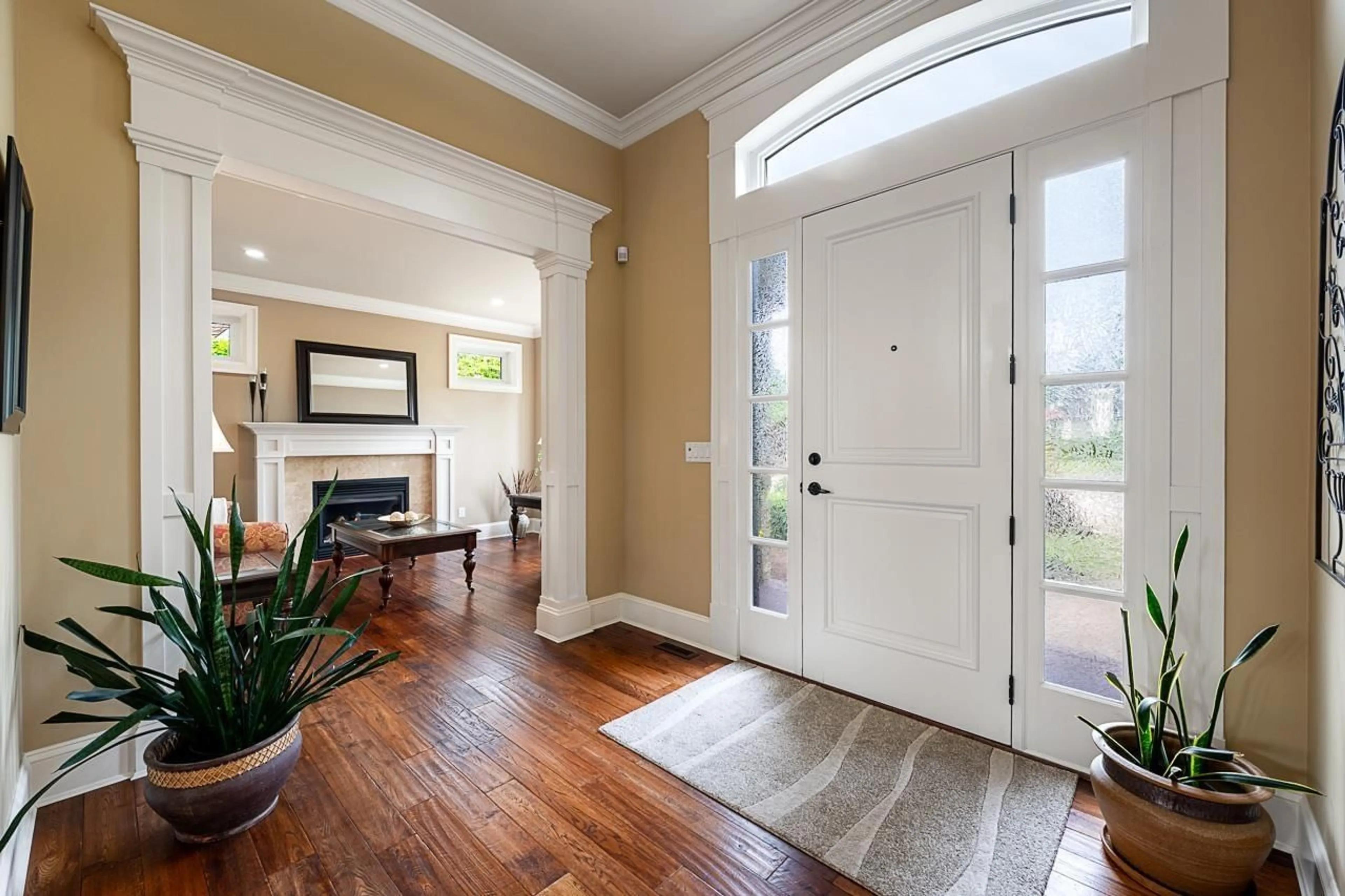 Indoor entryway for 13385 23 AVENUE, Surrey British Columbia V4A9S9