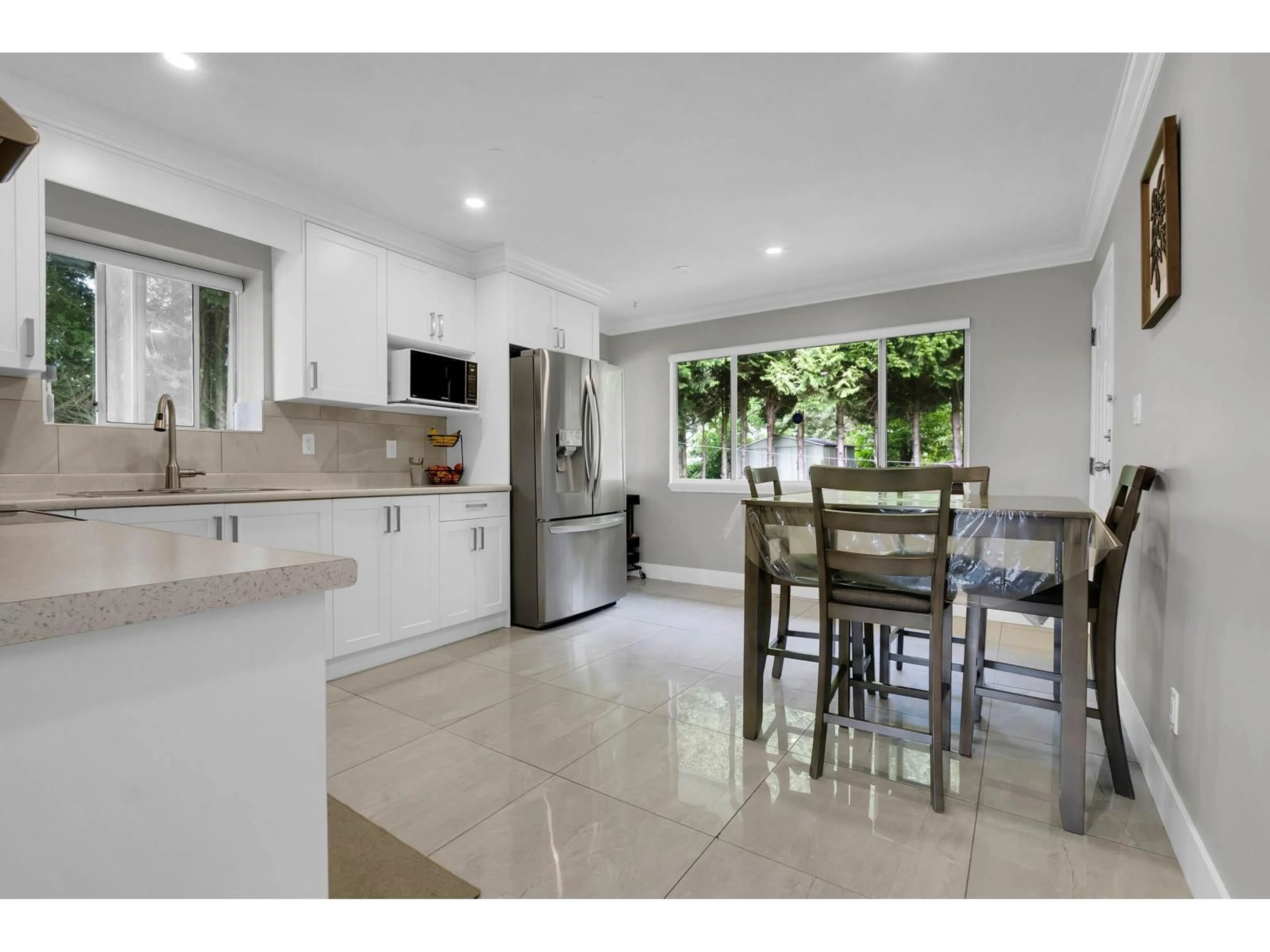 Open concept kitchen, ceramic/tile floor for 30891 SANDPIPER PLACE, Abbotsford British Columbia V2T5L5
