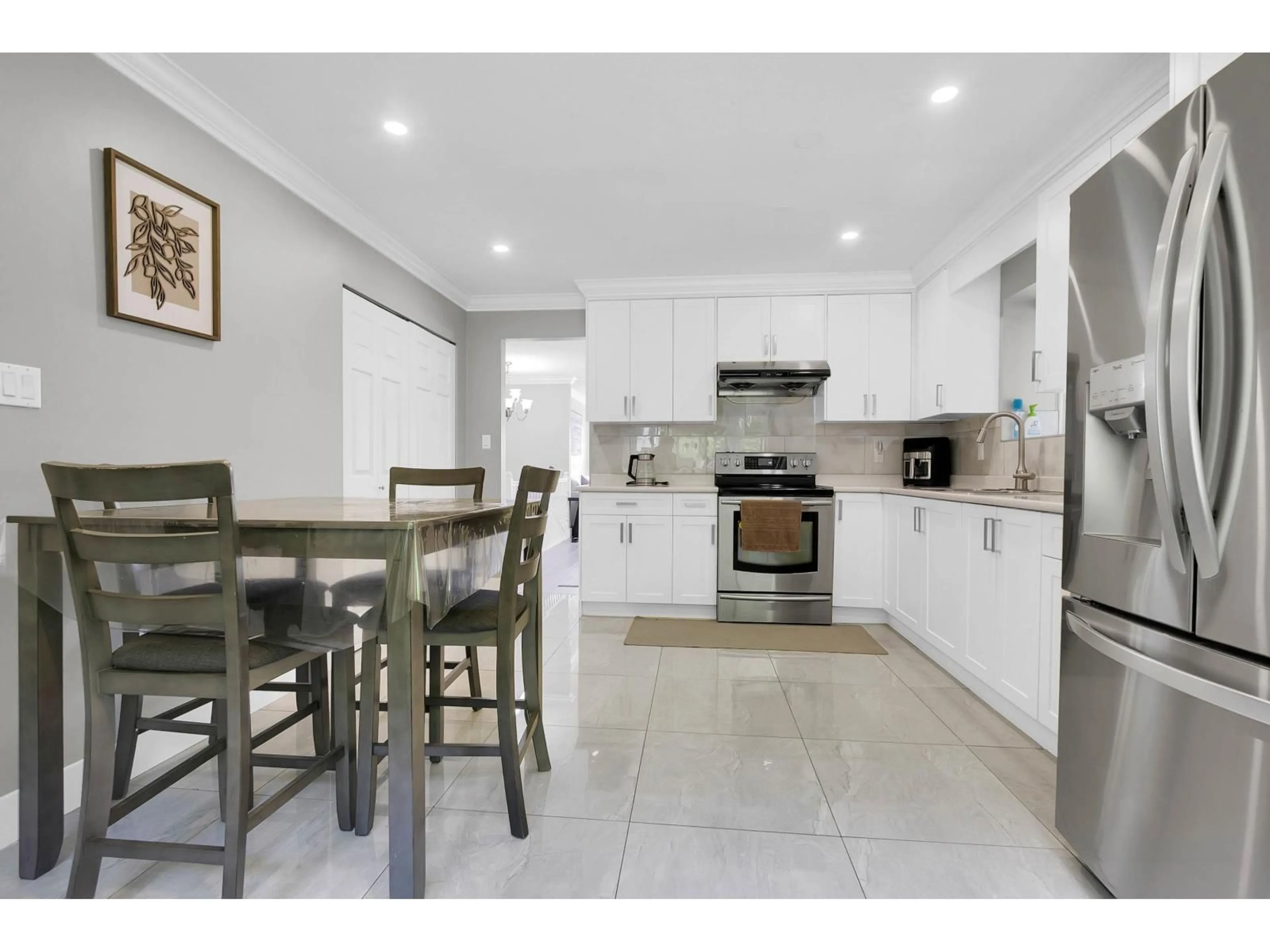 Open concept kitchen, ceramic/tile floor for 30891 SANDPIPER PLACE, Abbotsford British Columbia V2T5L5