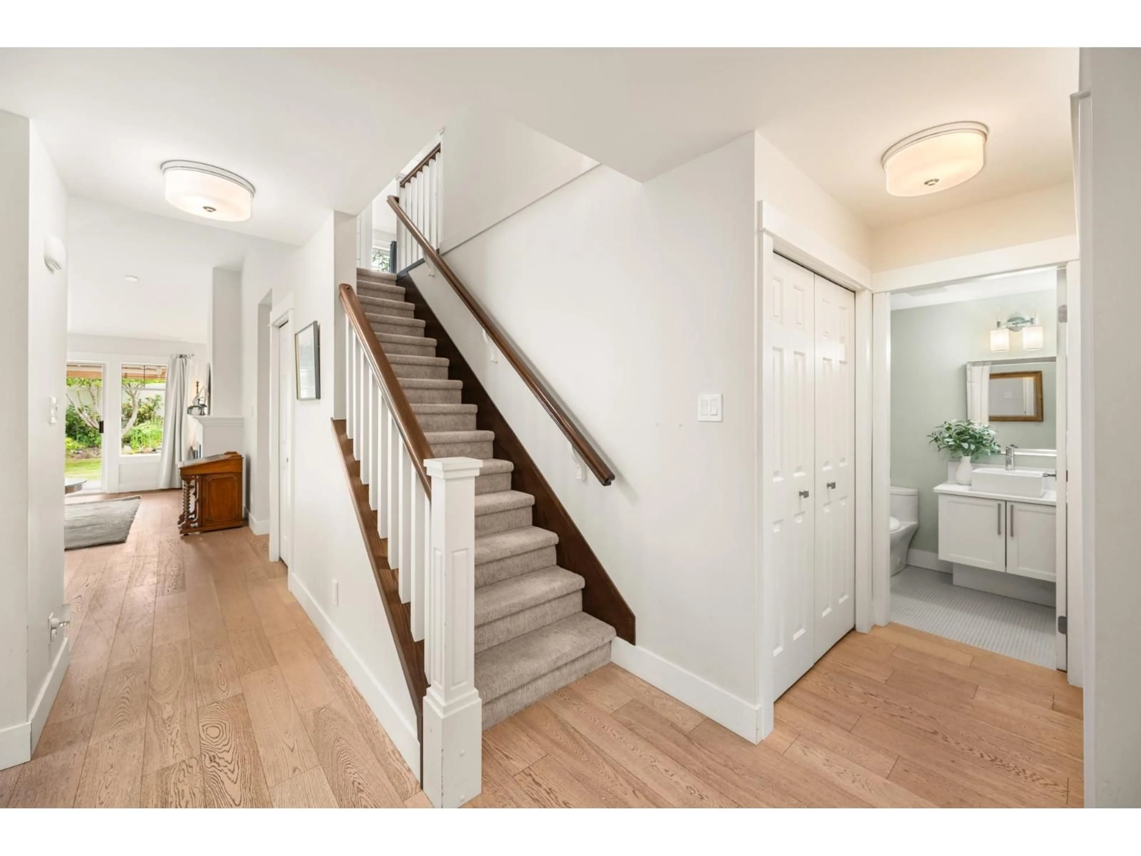 Indoor entryway for 94 - 21138 88 AVENUE, Langley British Columbia V1M2G7