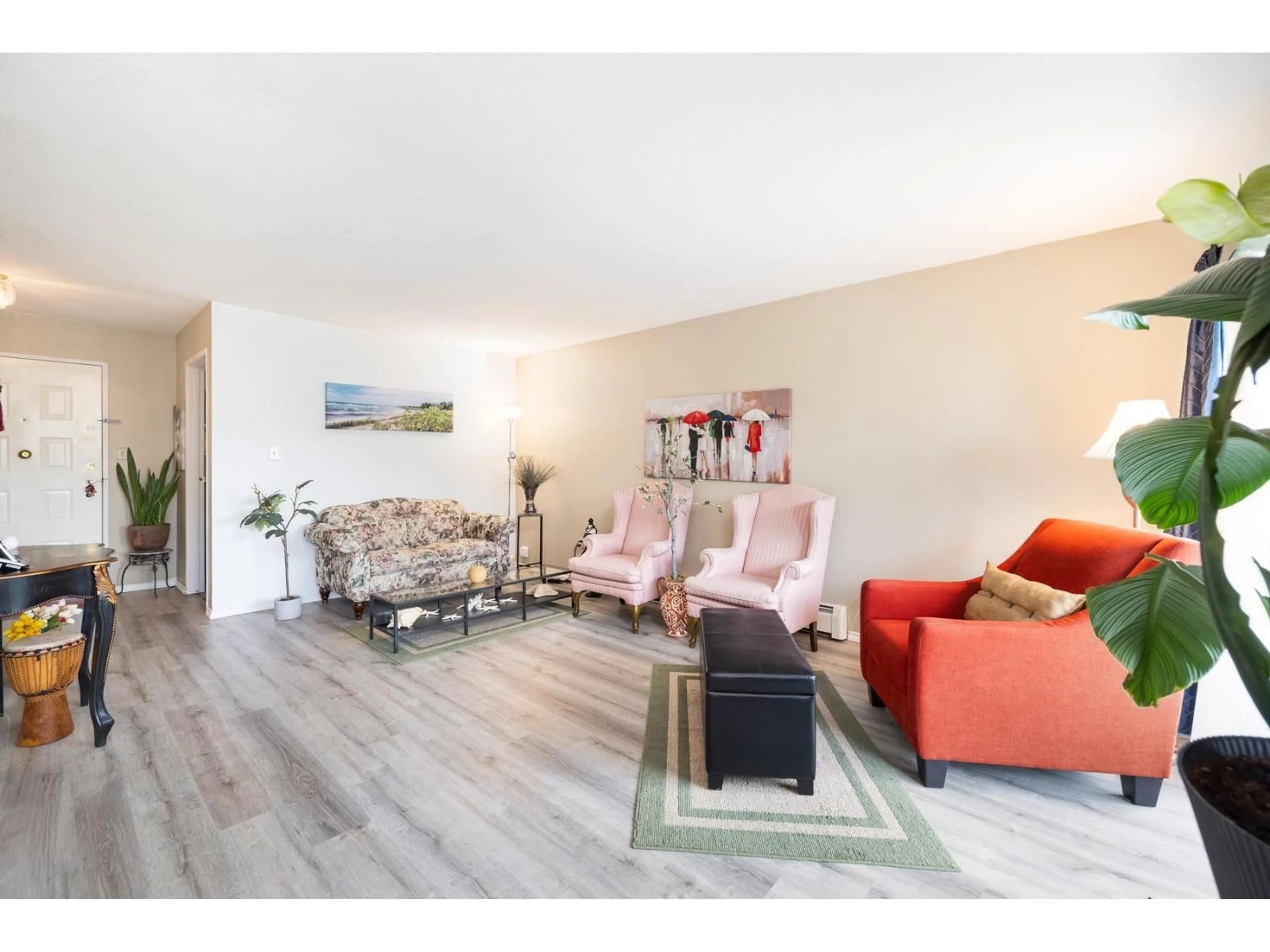 Living room with furniture, wood/laminate floor for 211 - 31955 OLD YALE ROAD, Abbotsford British Columbia V2T4N1