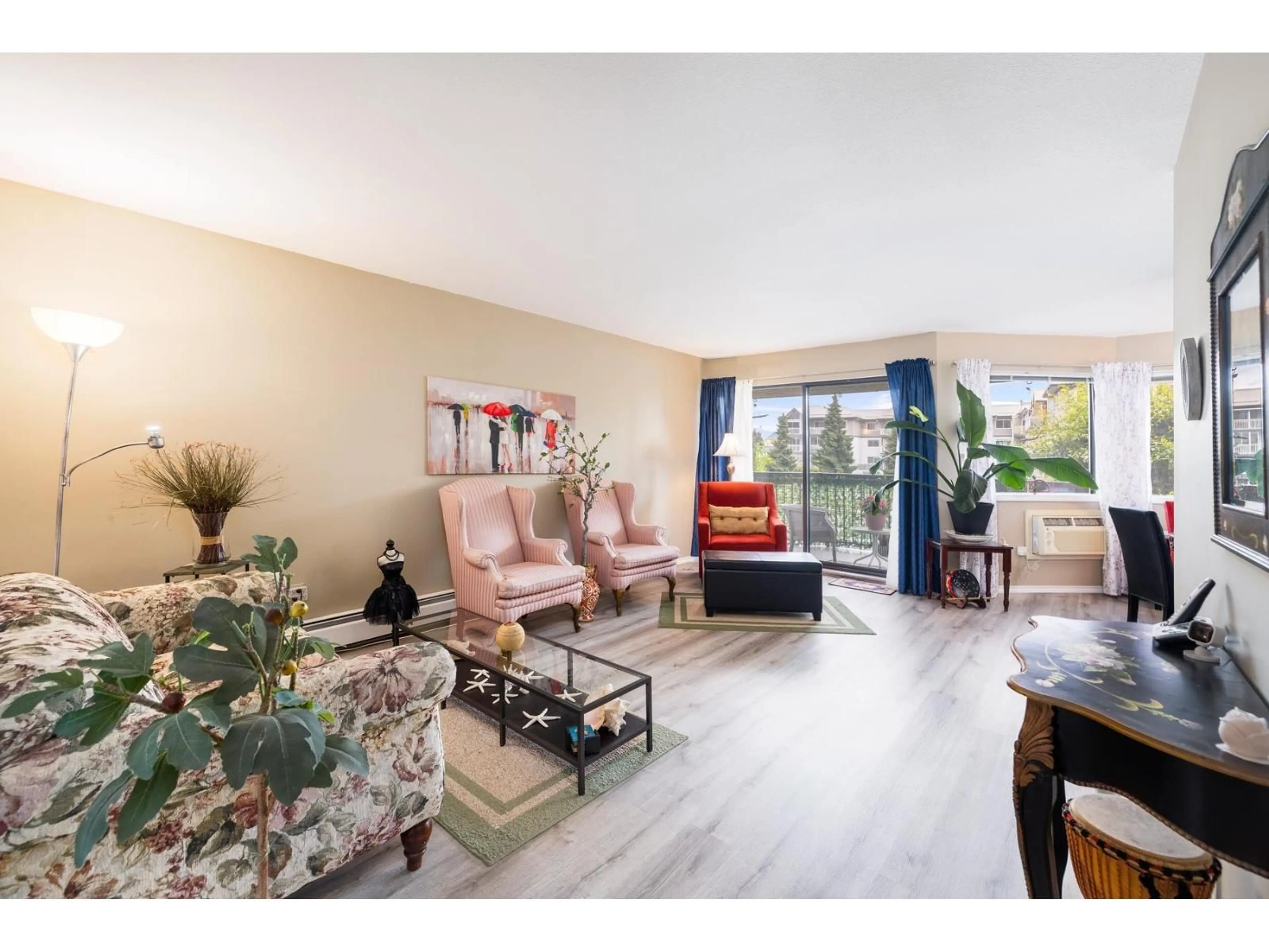 Living room with furniture, unknown for 211 - 31955 OLD YALE ROAD, Abbotsford British Columbia V2T4N1