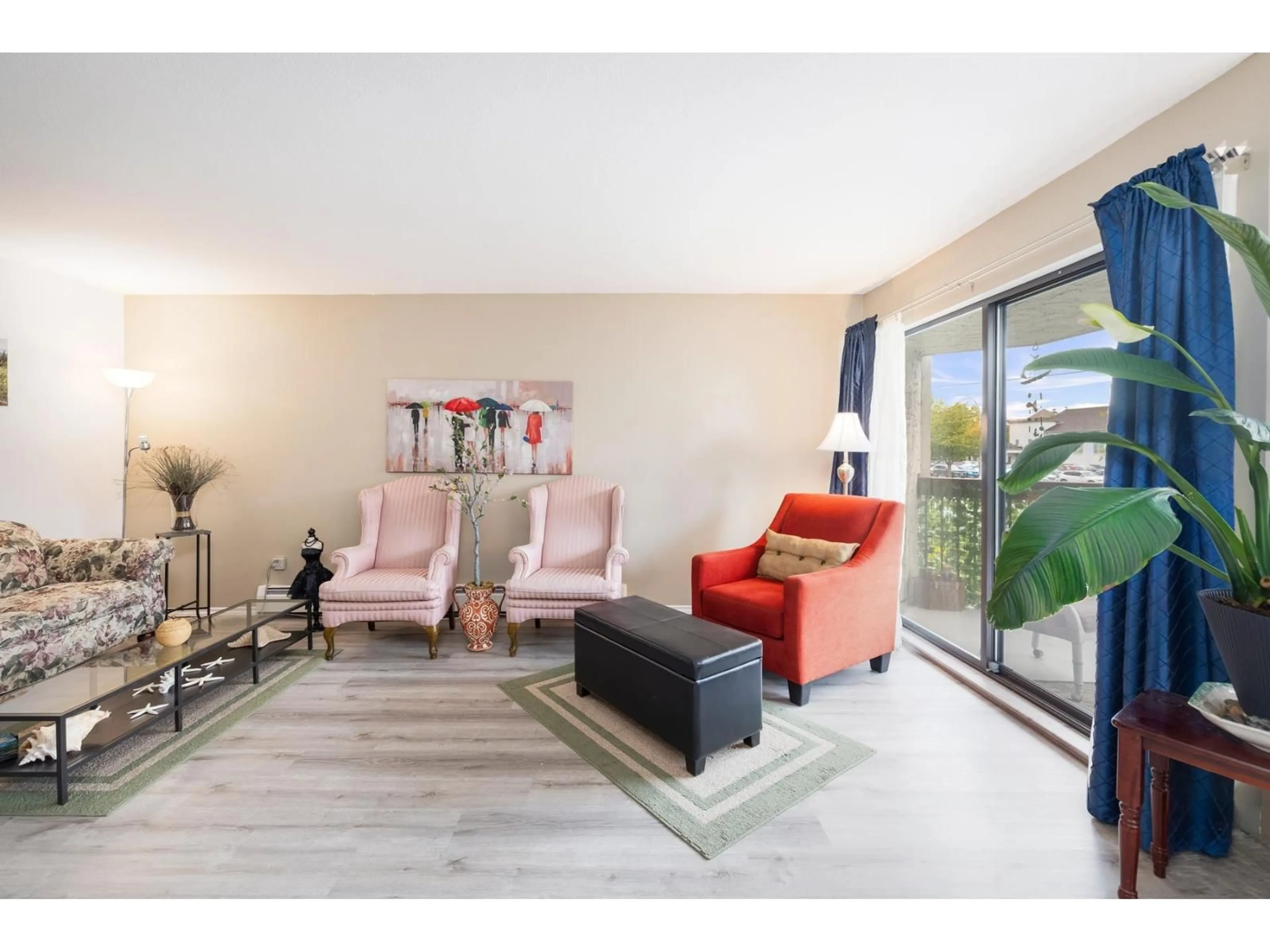 Living room with furniture, unknown for 211 - 31955 OLD YALE ROAD, Abbotsford British Columbia V2T4N1