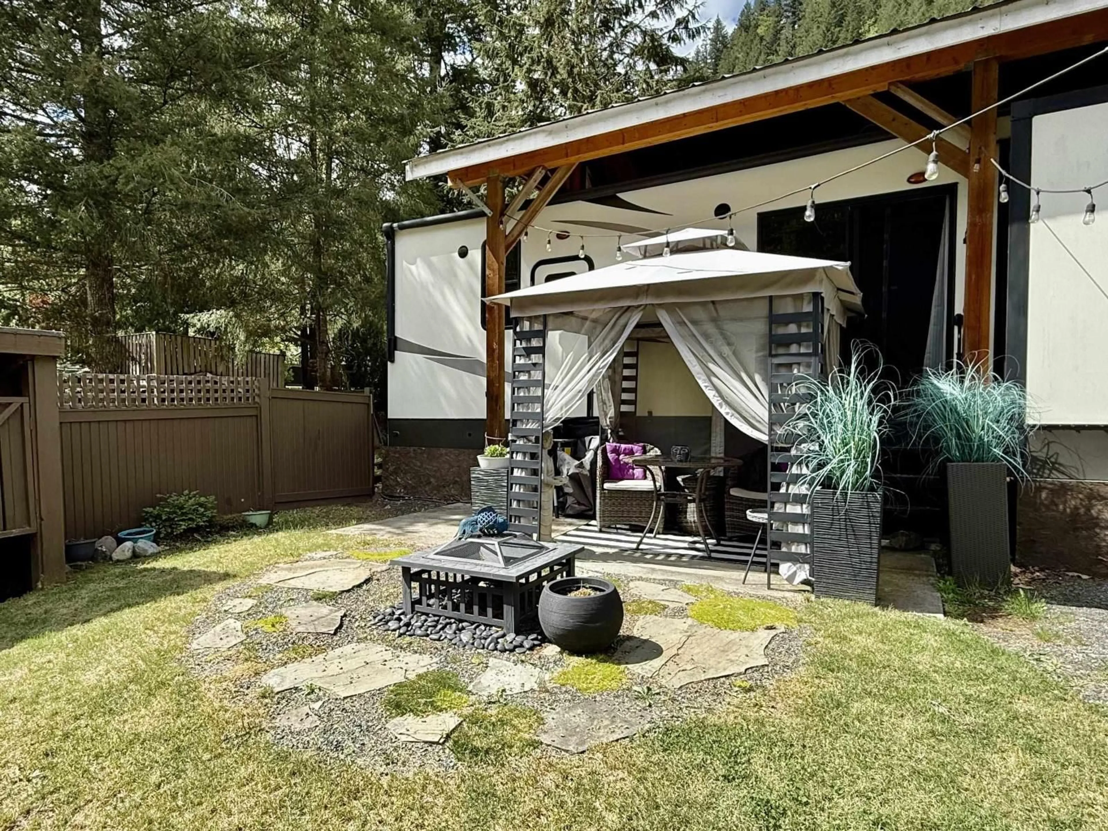 Patio, unknown for 16 - 1650 COLUMBIA VALLEY ROAD, Columbia Valley British Columbia V2R4X3