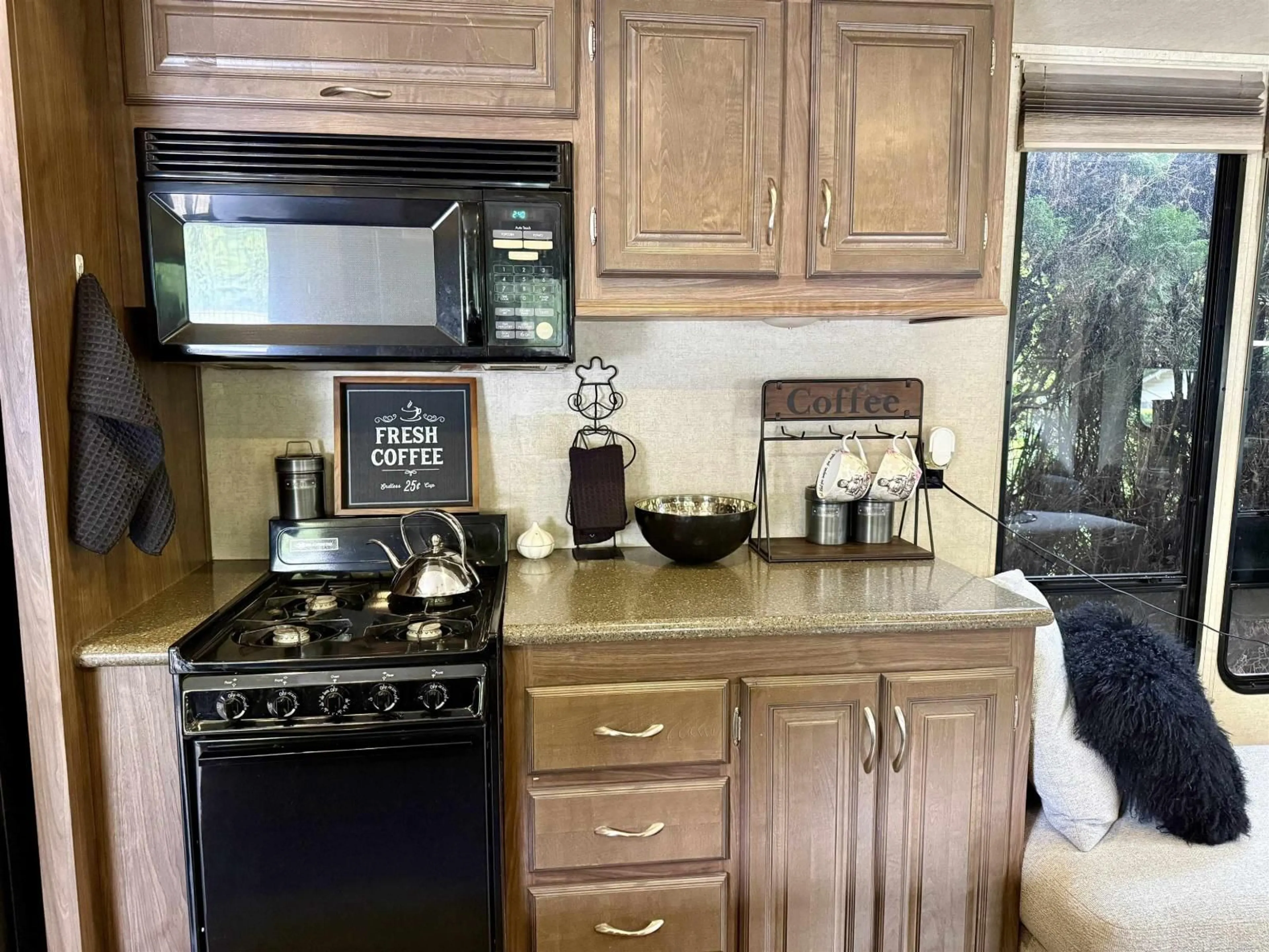 Standard kitchen, unknown for 16 - 1650 COLUMBIA VALLEY ROAD, Columbia Valley British Columbia V2R4X3