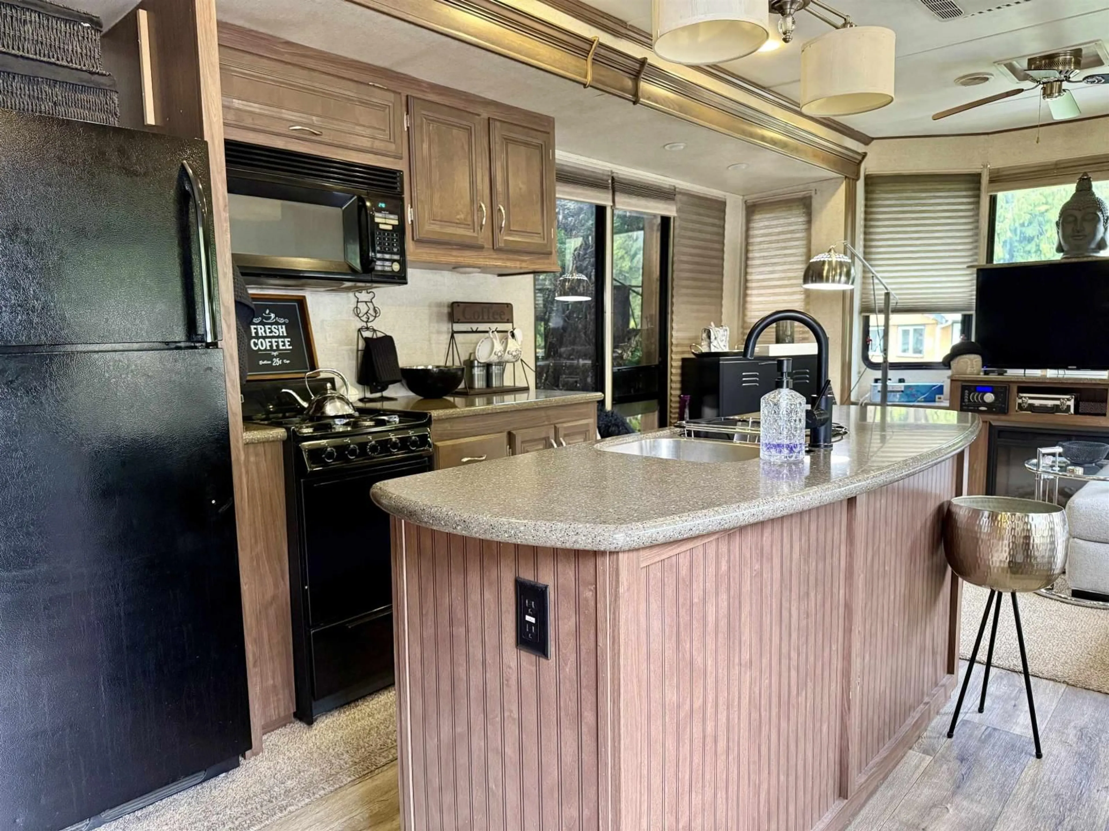 Open concept kitchen, unknown for 16 - 1650 COLUMBIA VALLEY ROAD, Columbia Valley British Columbia V2R4X3