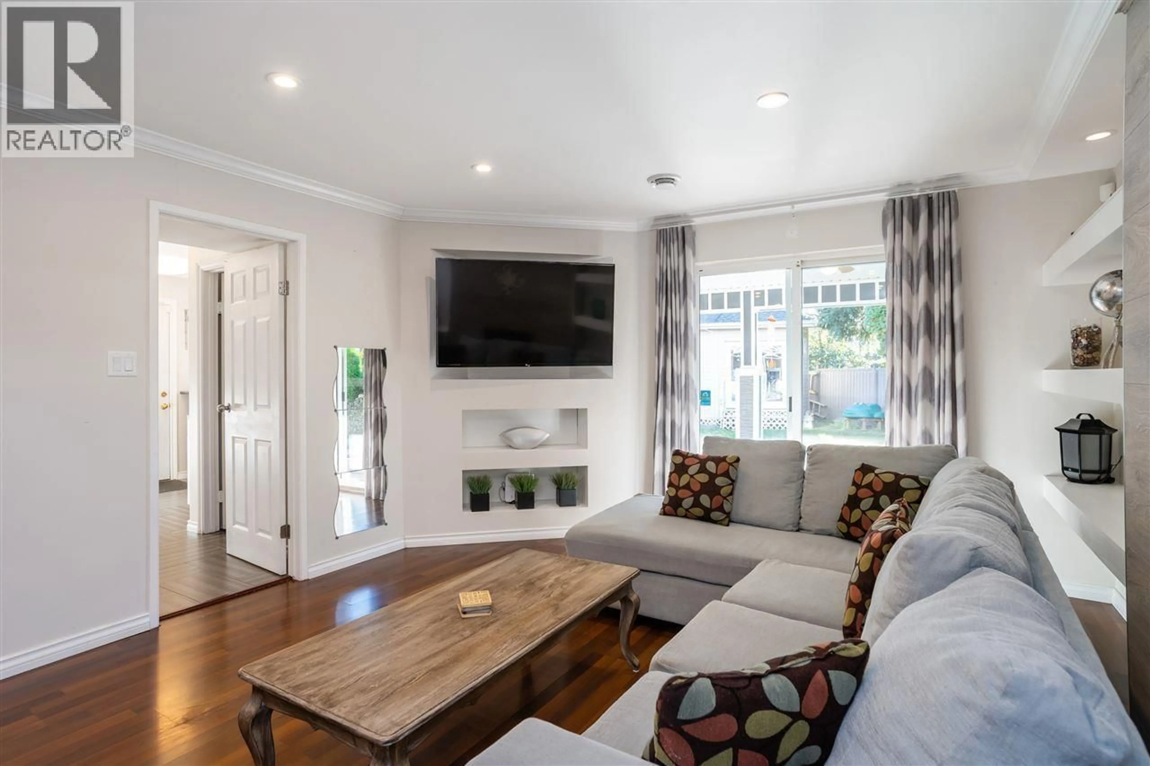Living room with furniture, wood/laminate floor for 3147 FREY PLACE, Port Coquitlam British Columbia V3B5X3