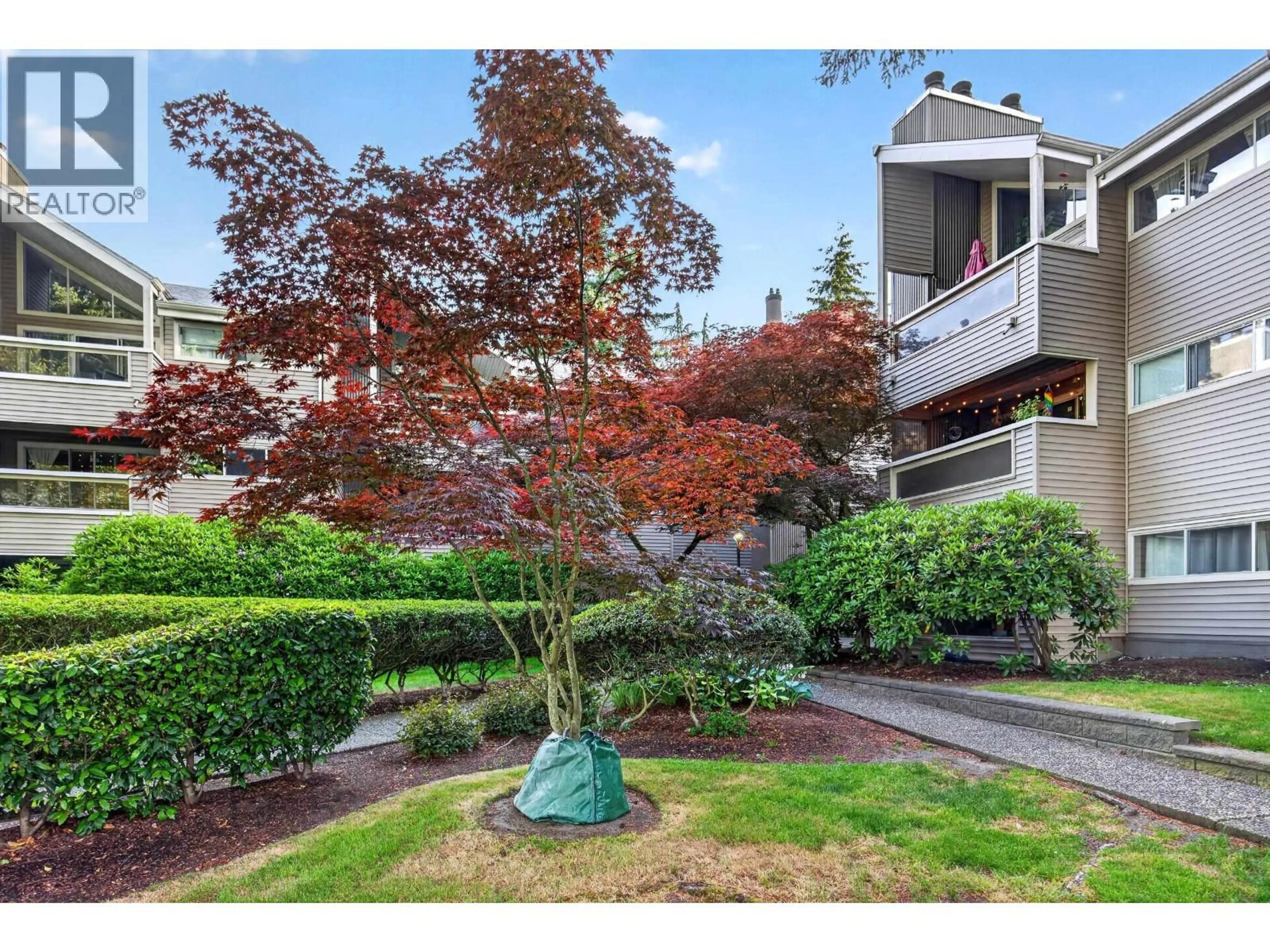 Patio, street for 305 - 932 ROBINSON STREET, Coquitlam British Columbia V3J7R8