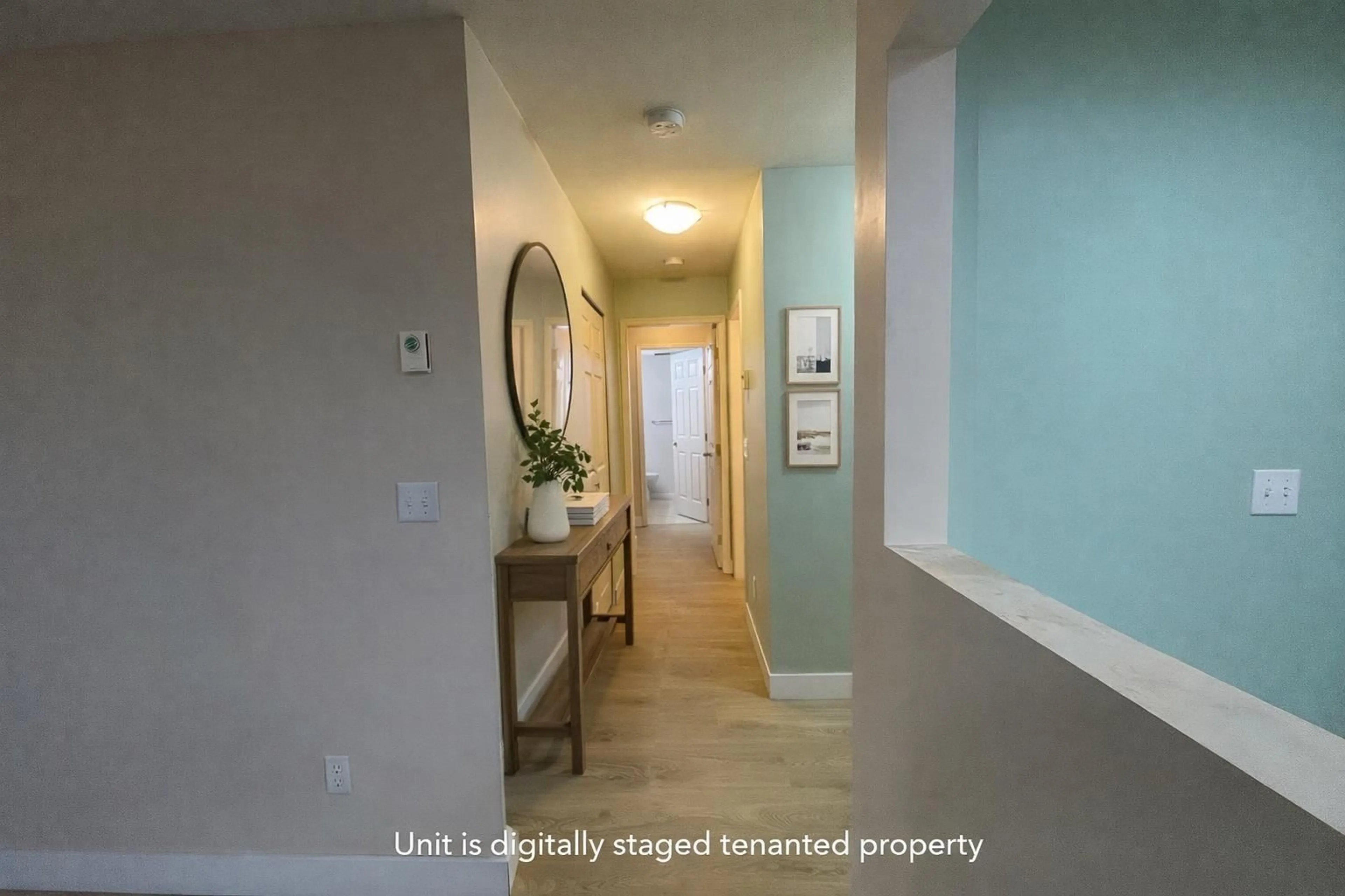 Indoor entryway for 102 - 46000 FIRST AVENUE, Chilliwack British Columbia V2P1W1
