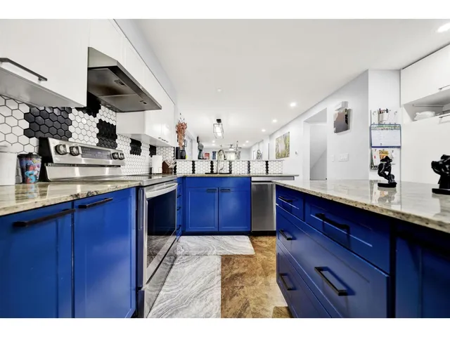 64 - 19250 65 AVENUE, Surrey 4