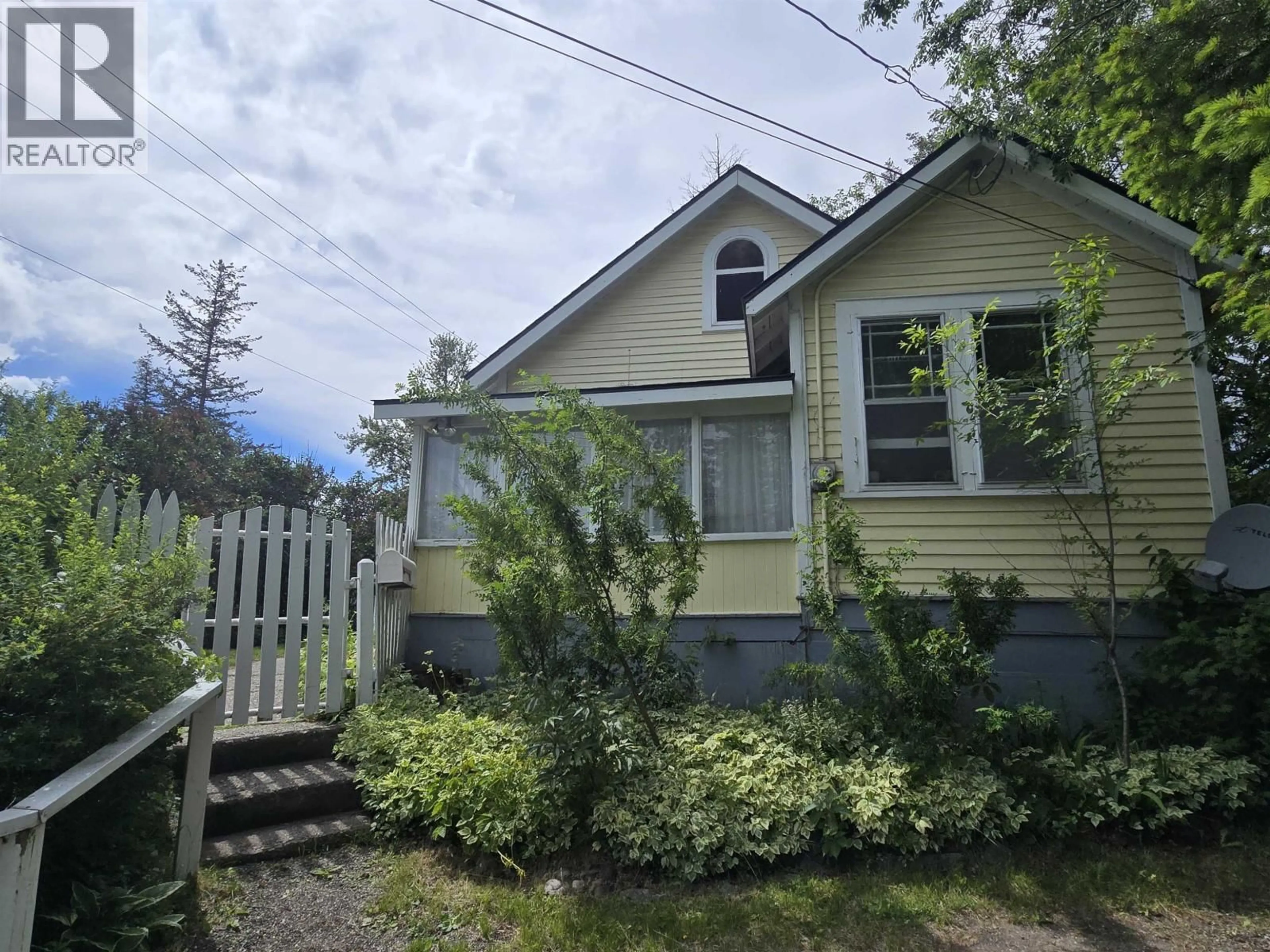 A pic from outside/outdoor area/front of a property/back of a property/a pic from drone, street for 387 BOWRON AVENUE, Quesnel British Columbia V2J2H3