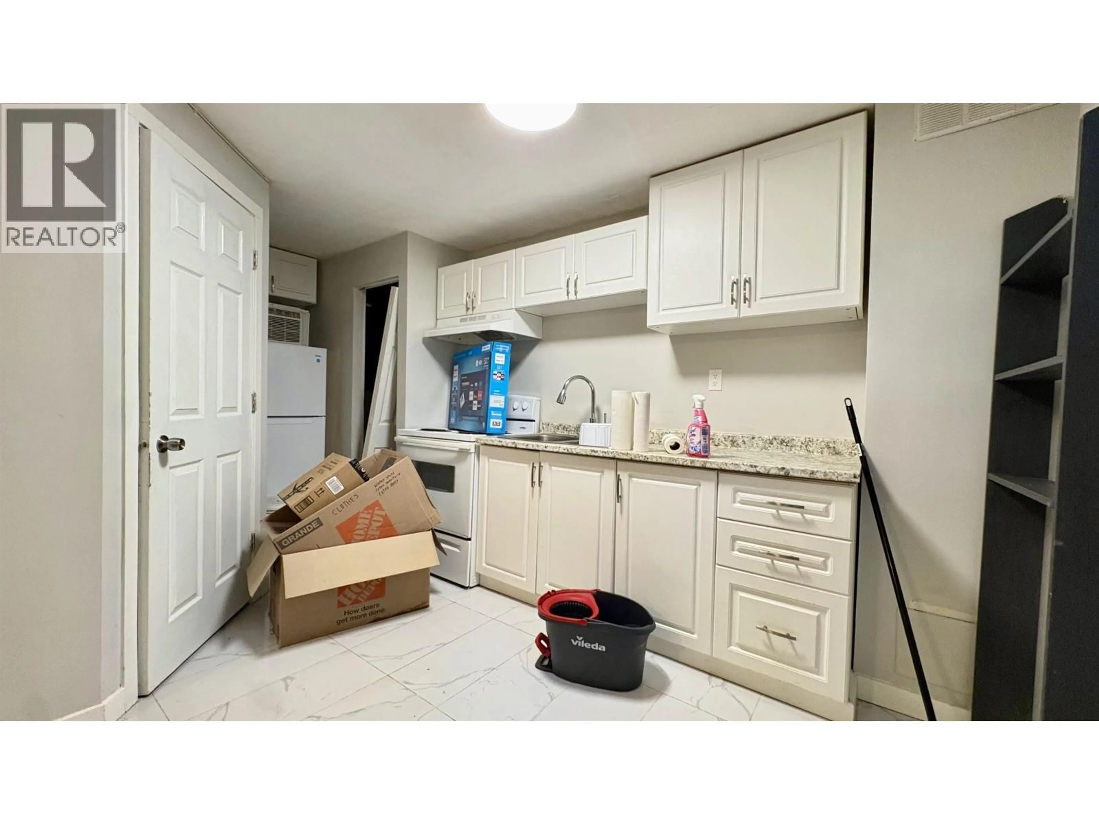 Standard kitchen, unknown for 2124 QUINCE STREET, Prince George British Columbia V2L2H1