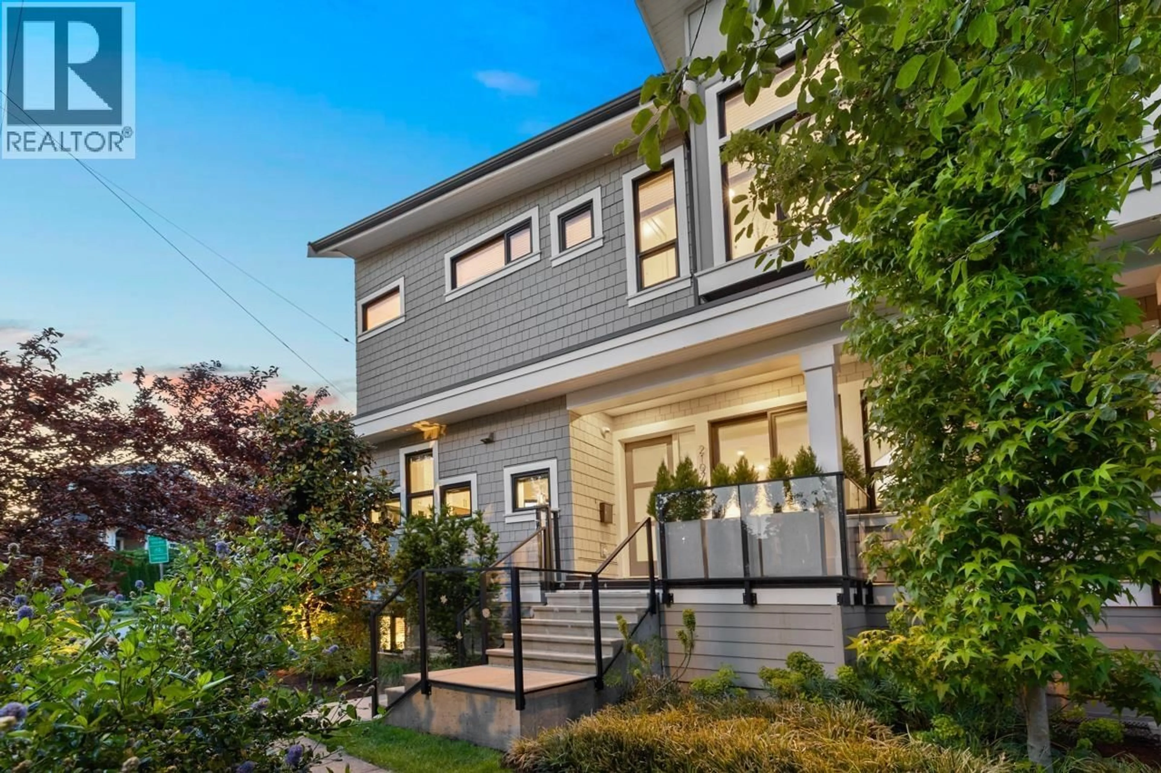 Home with vinyl exterior material, street for 2670 LAKEWOOD DRIVE, Vancouver British Columbia V5N1N6