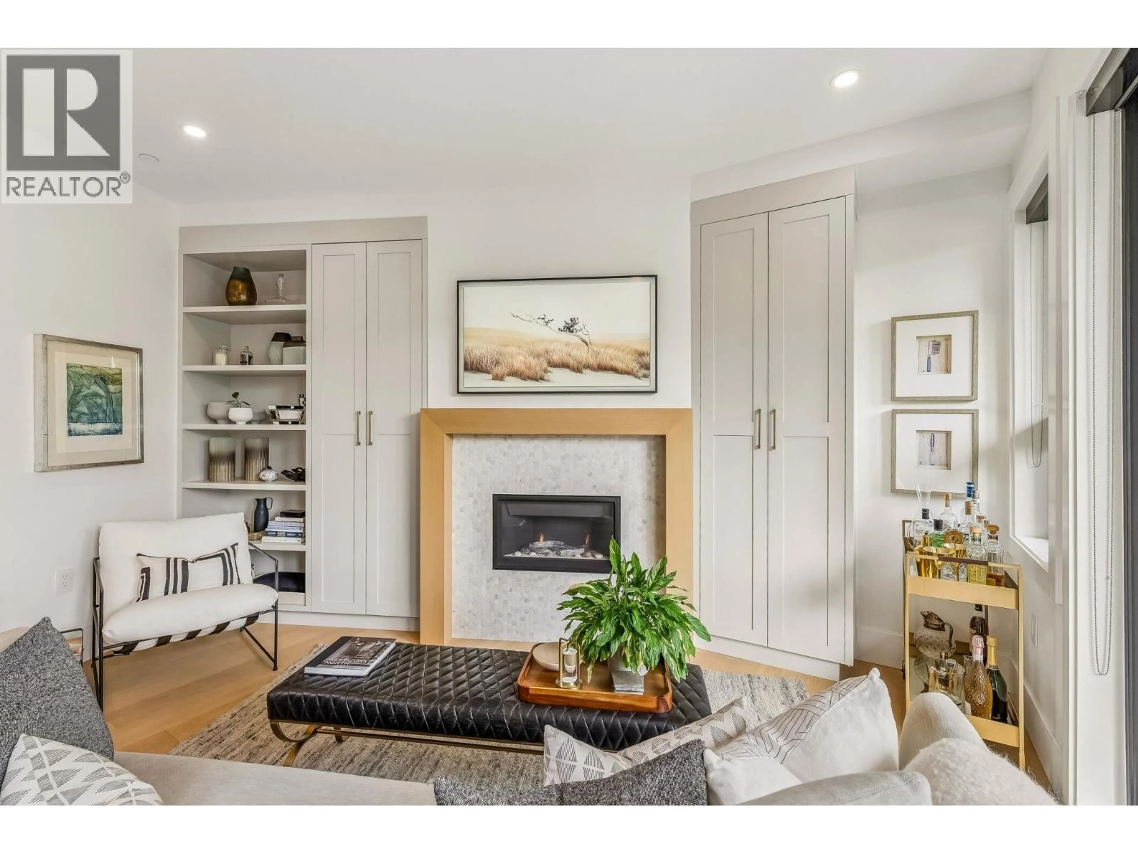 Living room with furniture, wood/laminate floor for 2670 LAKEWOOD DRIVE, Vancouver British Columbia V5N1N6