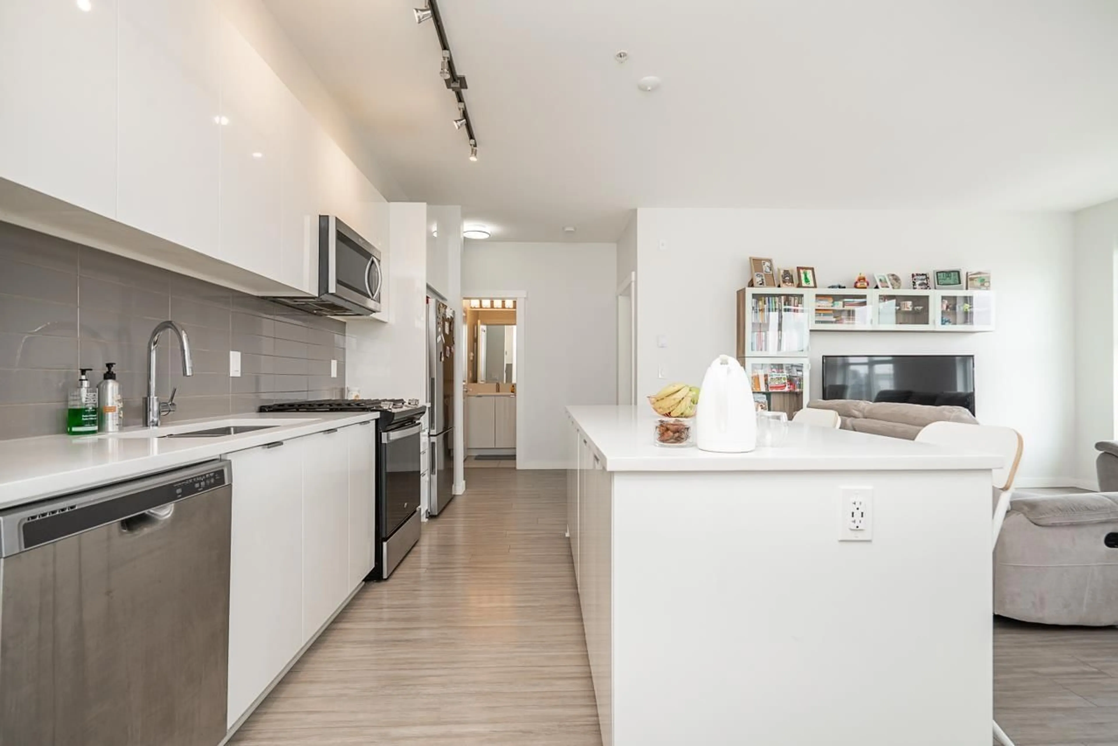 Open concept kitchen, unknown for B516 - 8150 207 STREET, Langley British Columbia V2Y4J3