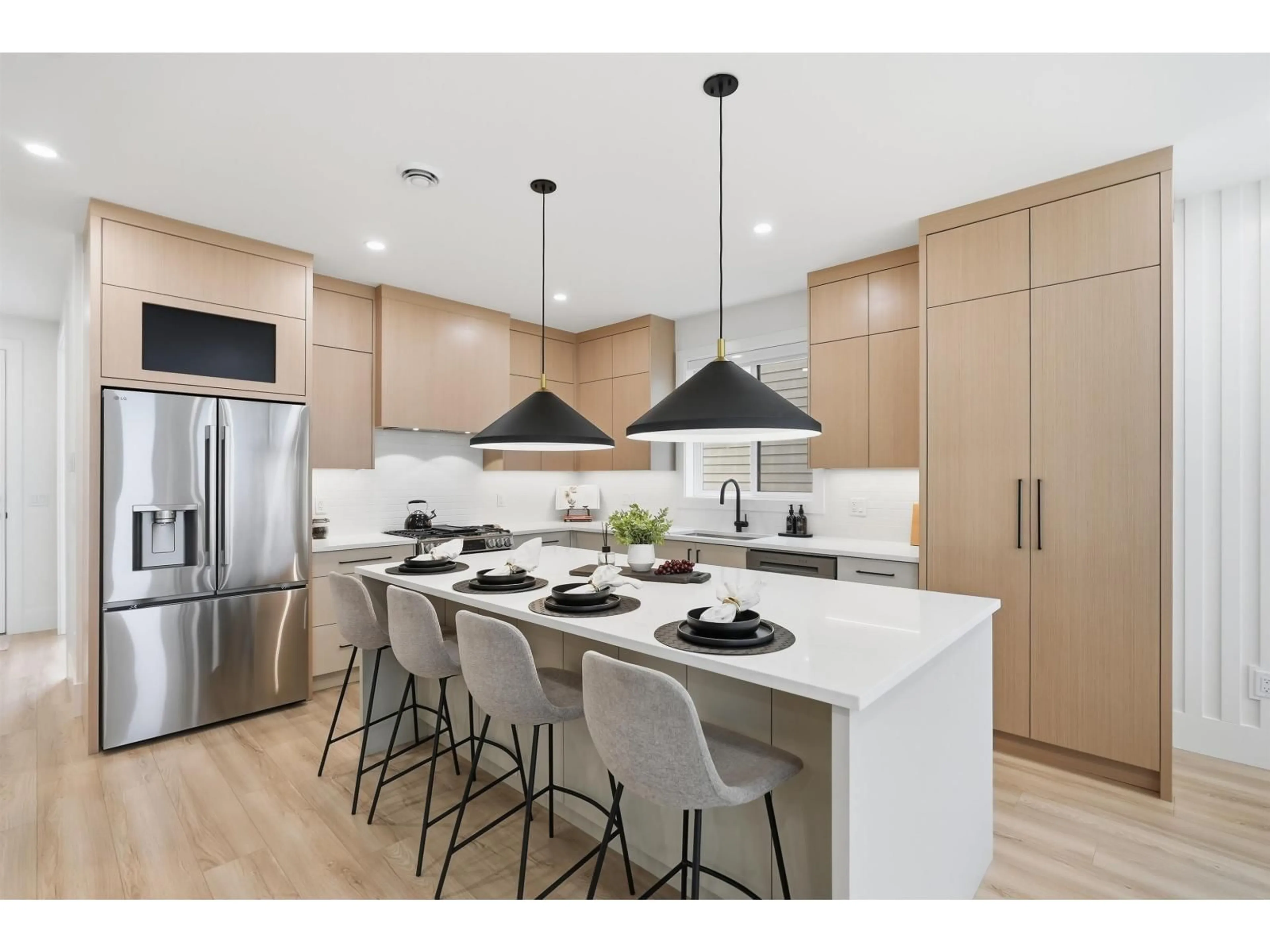 Contemporary kitchen, unknown for 9320 EBOR ROAD, Delta British Columbia V4C3K7