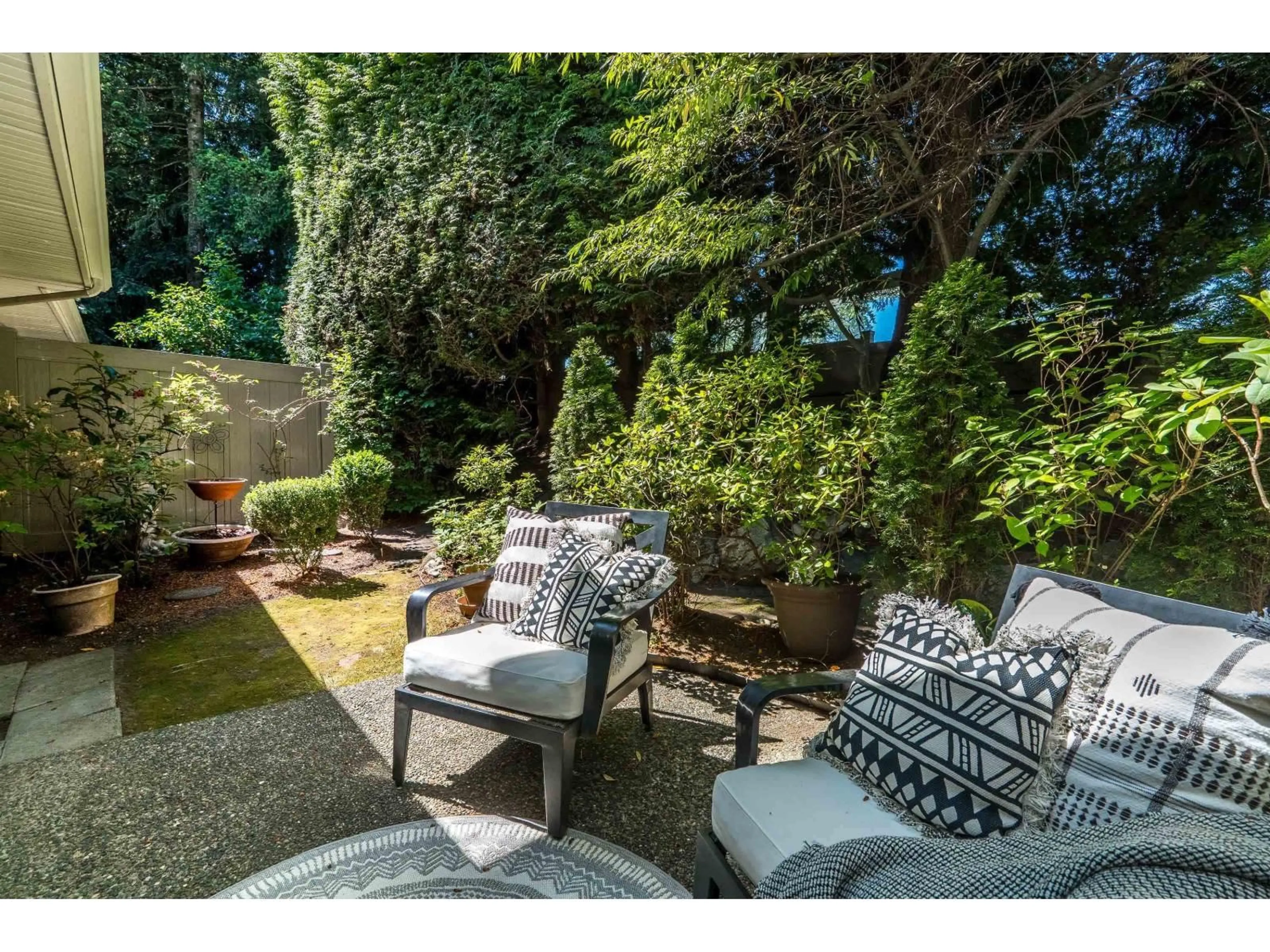 Patio, unknown for 10 - 15273 24 AVENUE, Surrey British Columbia V4A2H9