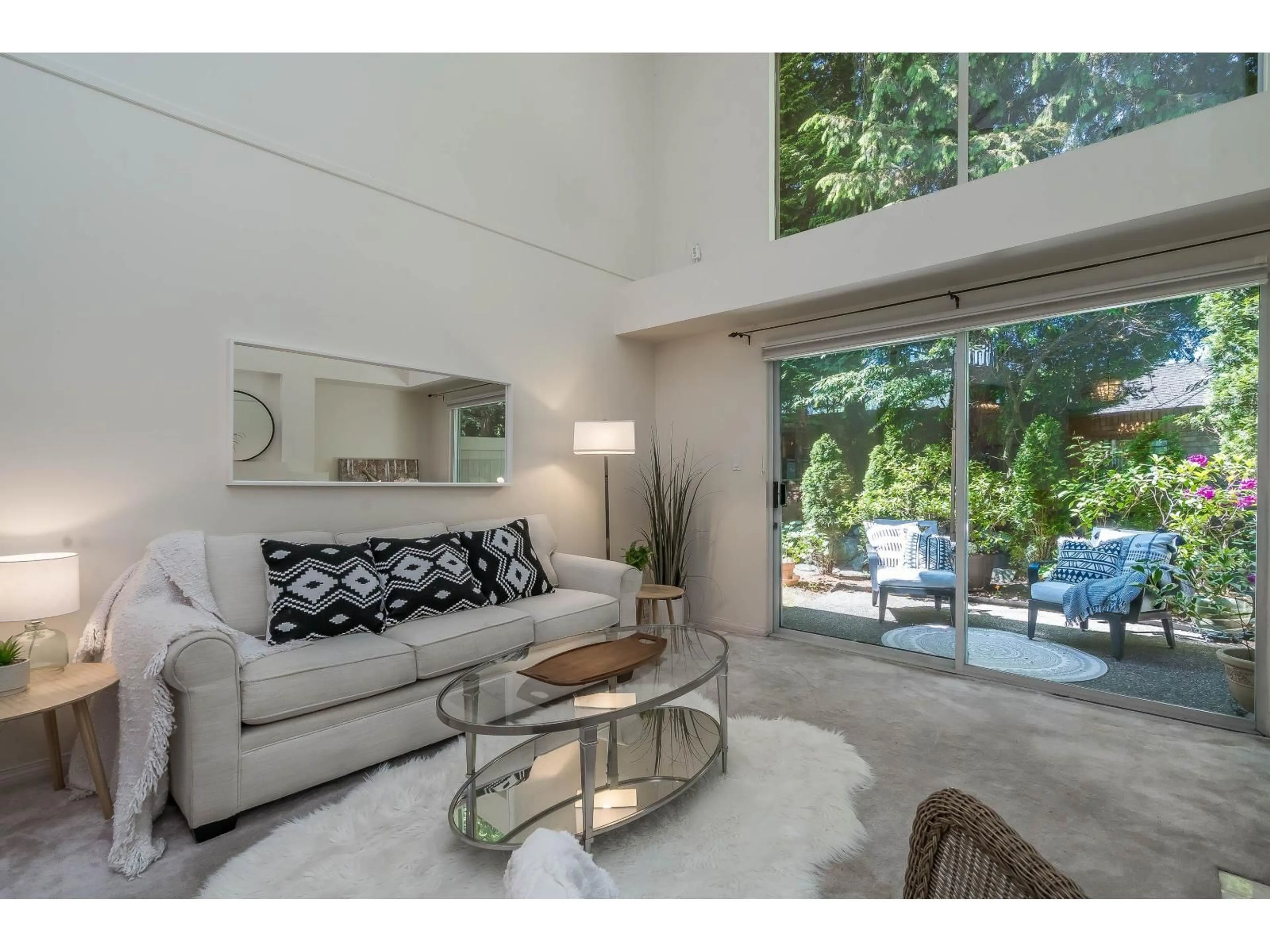 Living room with furniture, unknown for 10 - 15273 24 AVENUE, Surrey British Columbia V4A2H9