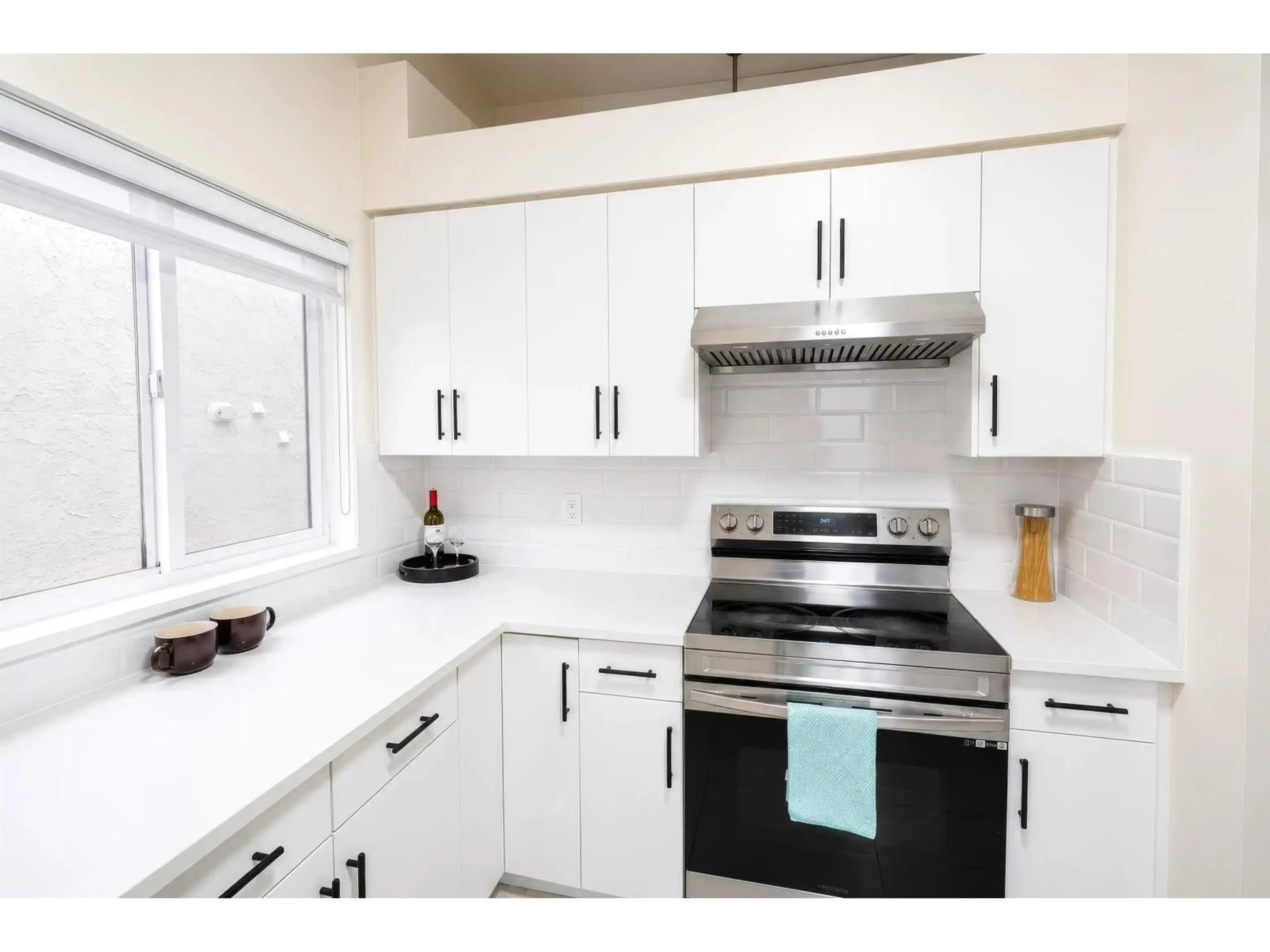 Standard kitchen, unknown for 12458 76B AVENUE, Surrey British Columbia V3W7W6