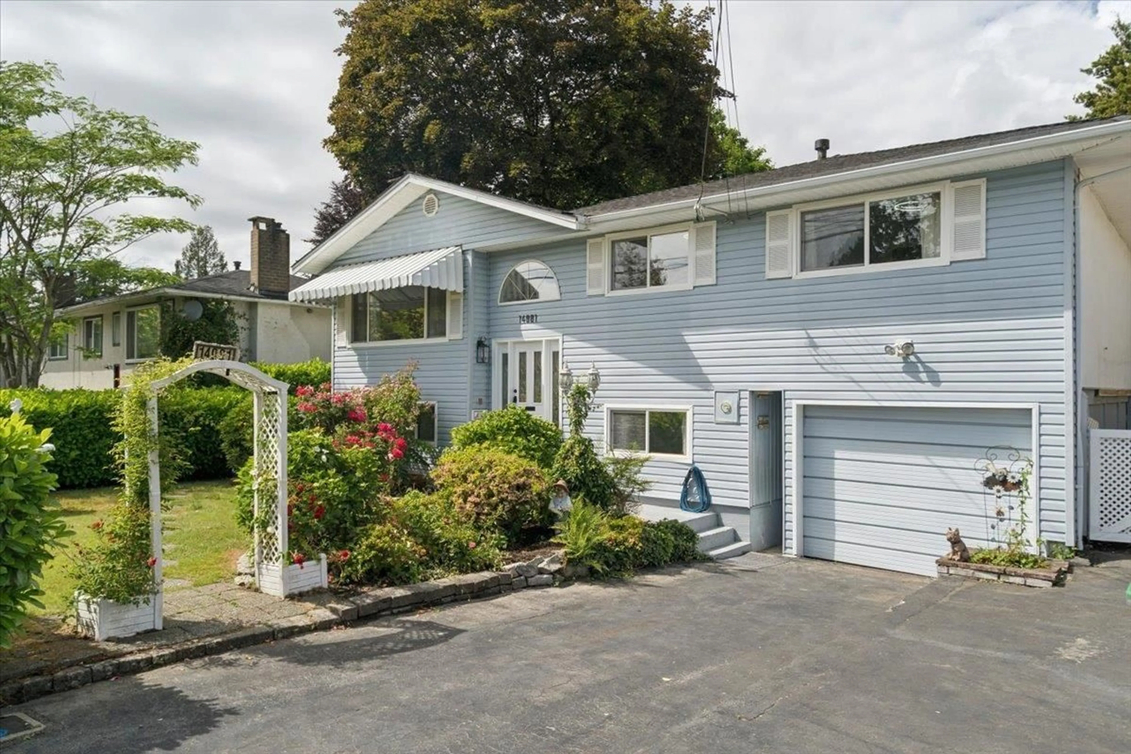 Home with vinyl exterior material, street for 14981 RAVEN PLACE, Surrey British Columbia V3R4T3