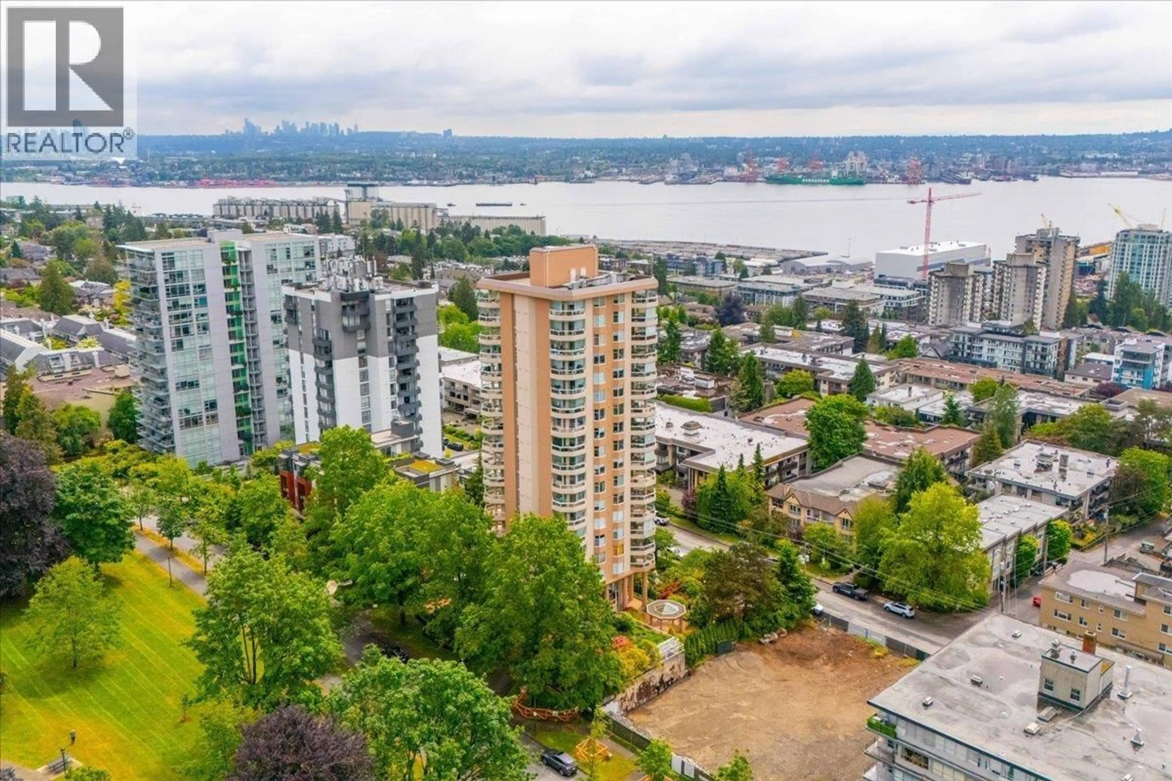 A pic from outside/outdoor area/front of a property/back of a property/a pic from drone, city buildings view from balcony for 102 - 123 KEITH ROAD, North Vancouver British Columbia V7L1V1