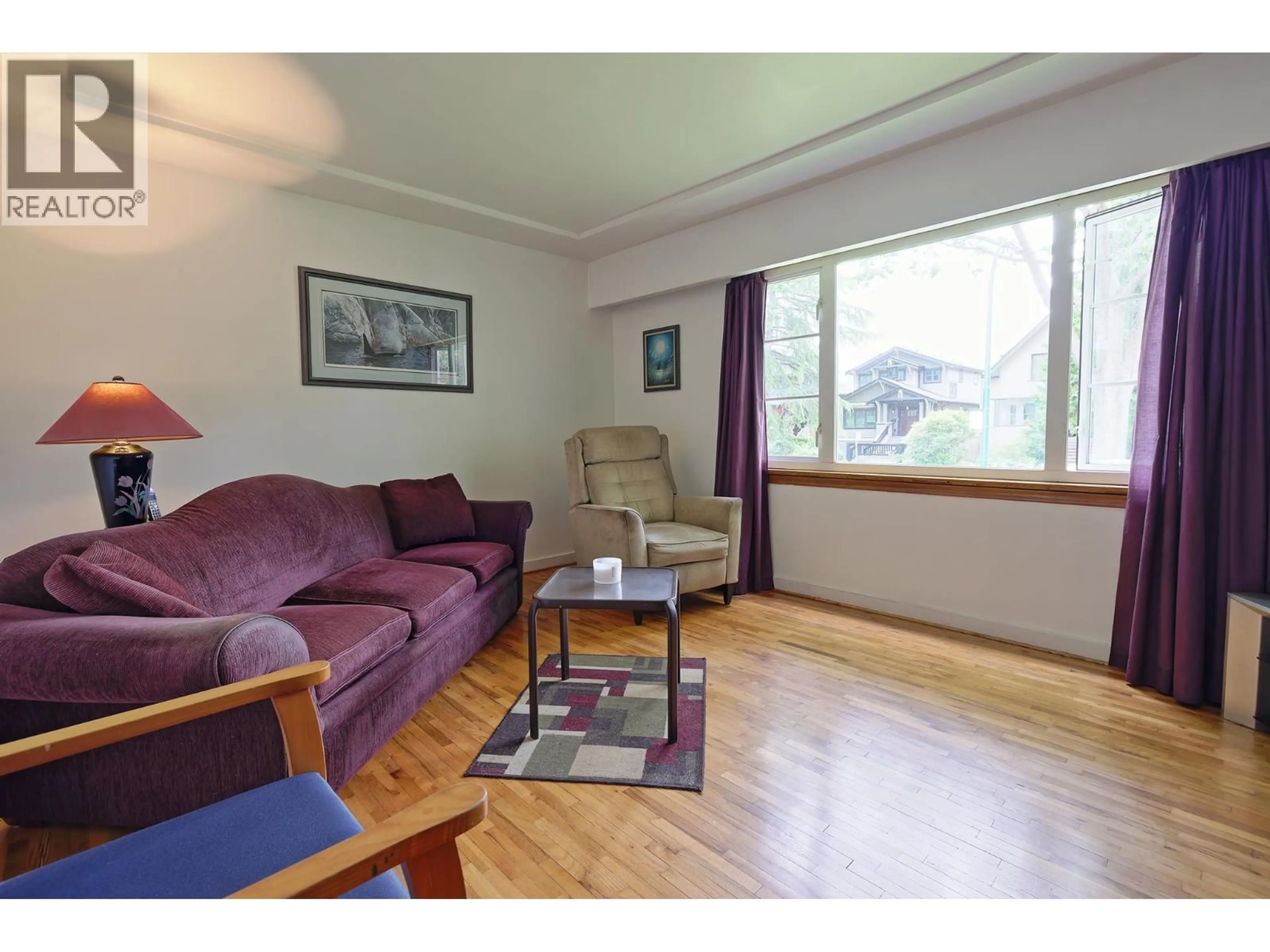 Living room with furniture, wood/laminate floor for 2546 ETON STREET, Vancouver British Columbia V5K1J7