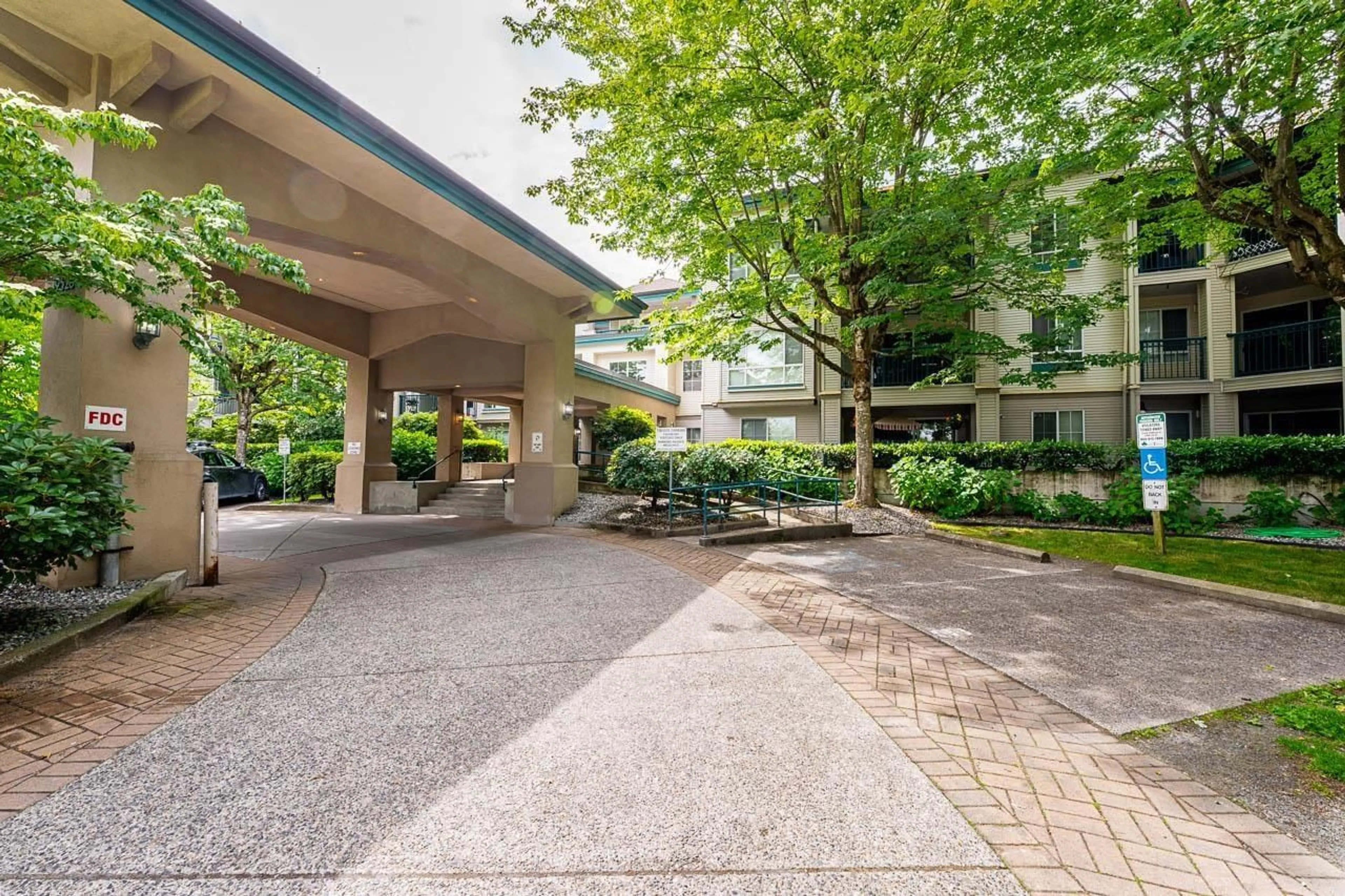 Patio, street for 331 - 19528 FRASER HIGHWAY, Surrey British Columbia V3S8P4